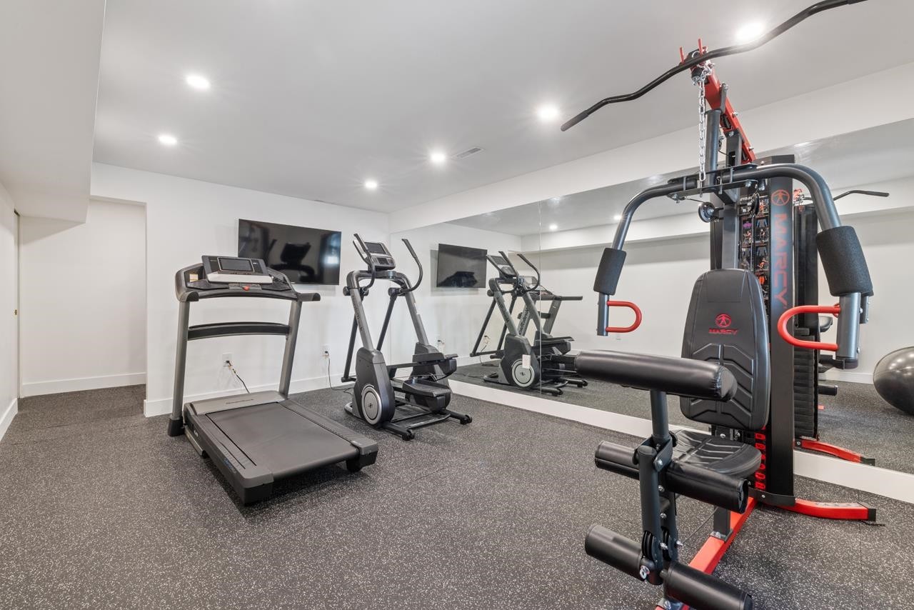 4283 Capilano Road, North Vancouver, BC - Indoor Photo Showing Gym Room