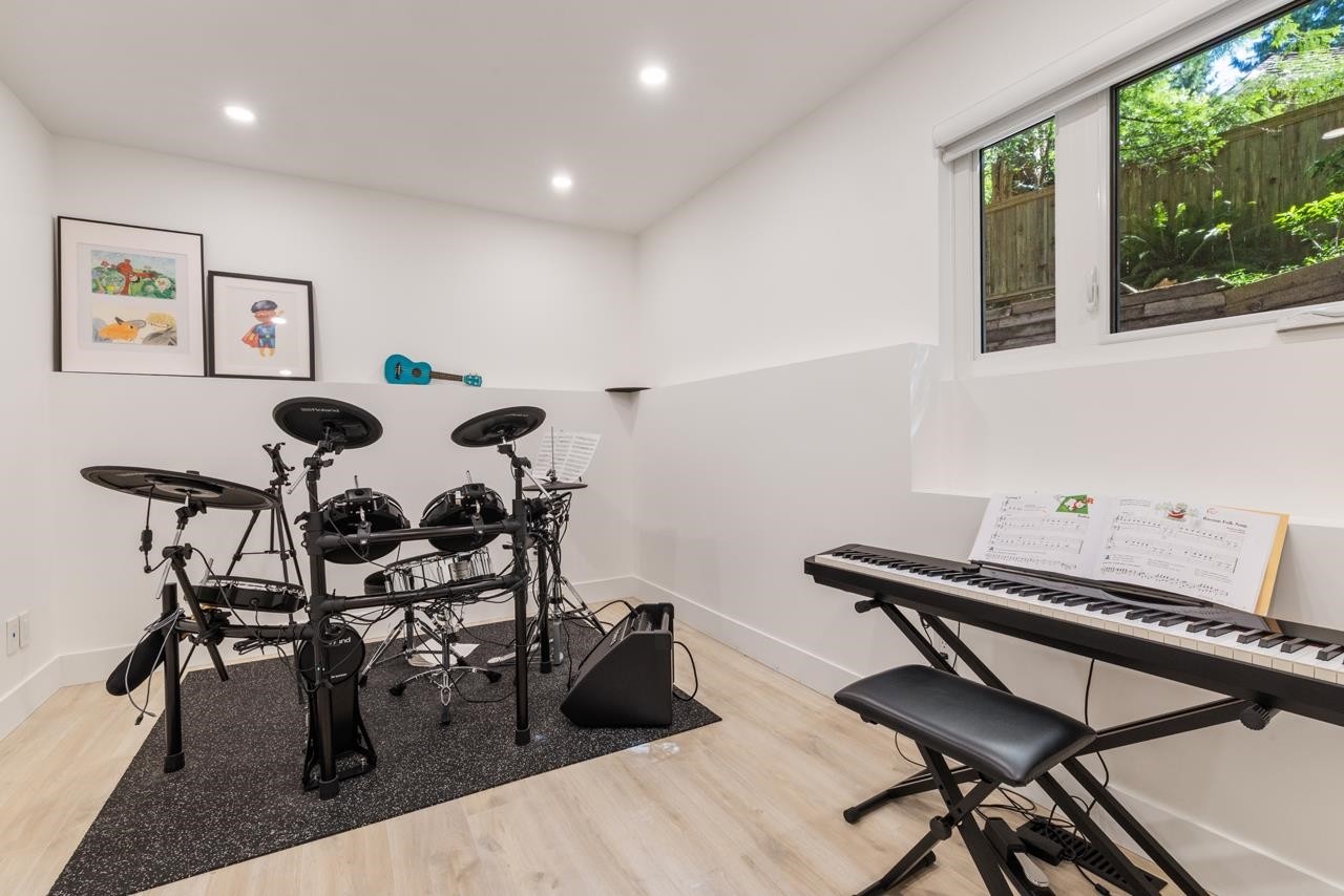 4283 Capilano Road, North Vancouver, BC - Indoor