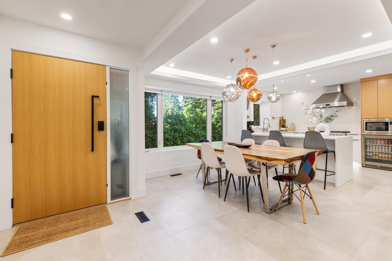 4283 Capilano Road, North Vancouver, BC - Indoor Photo Showing Dining Room