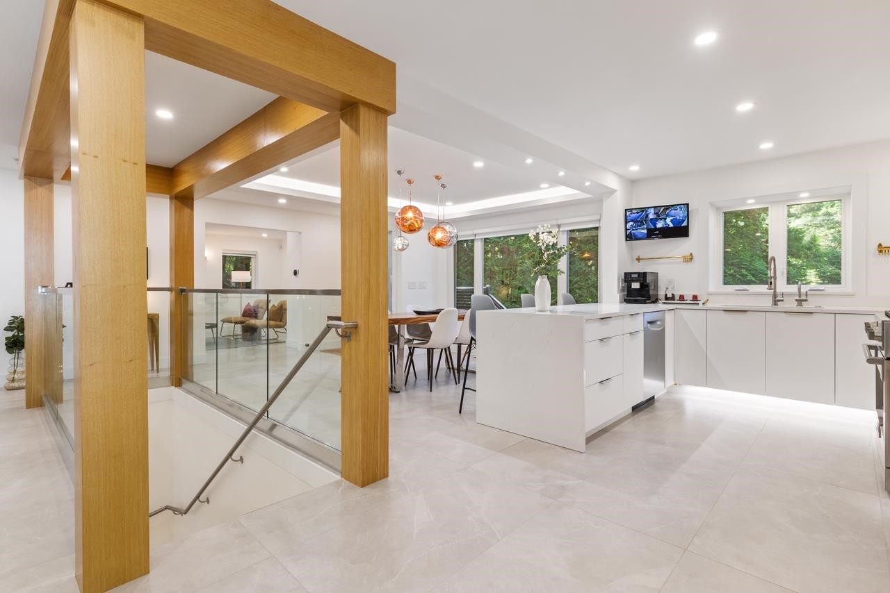 4283 Capilano Road, North Vancouver, BC - Indoor