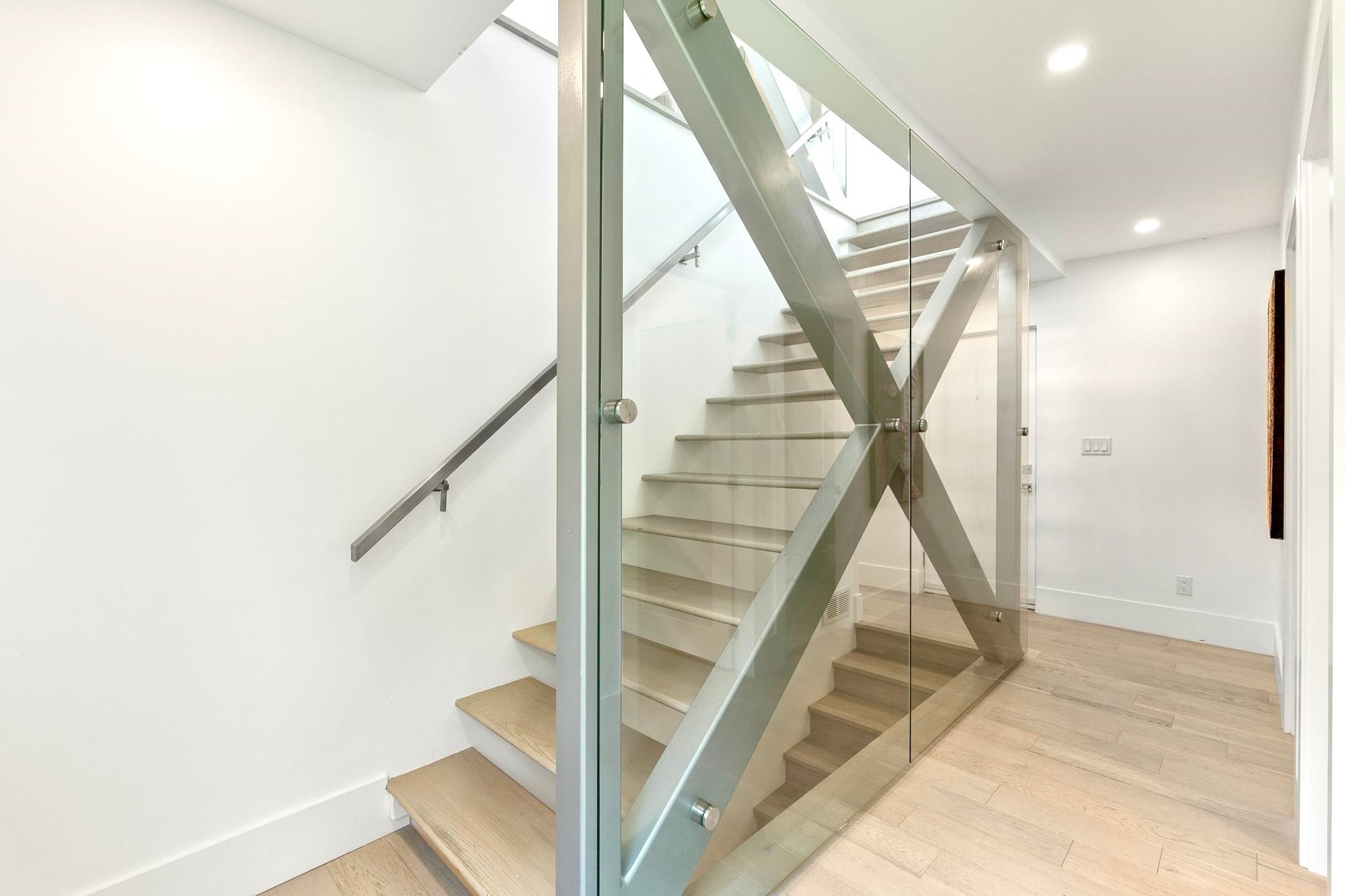 6236 Summit Avenue, West Vancouver, BC