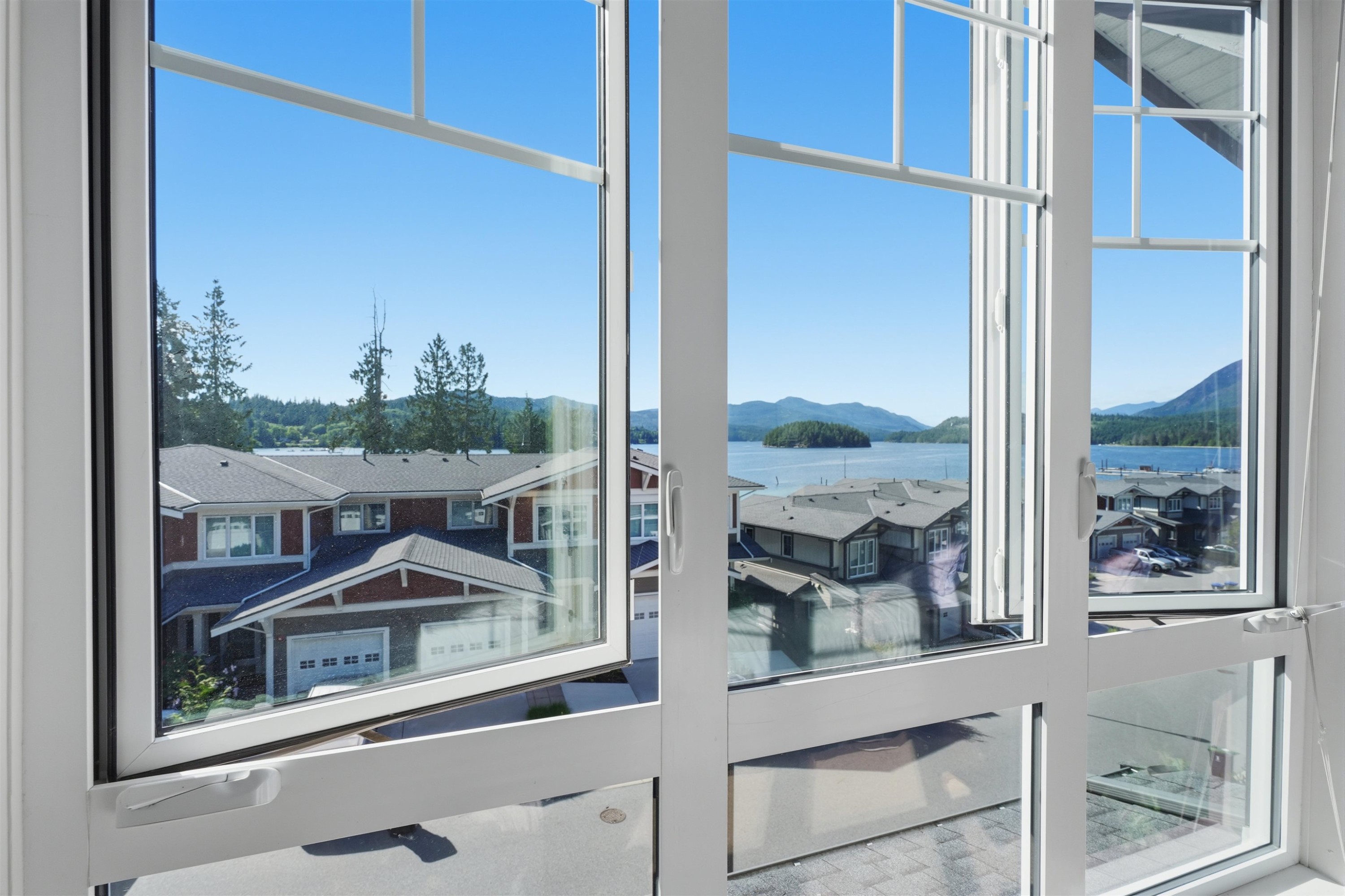 5906 Beachgate Lane, Sechelt, BC