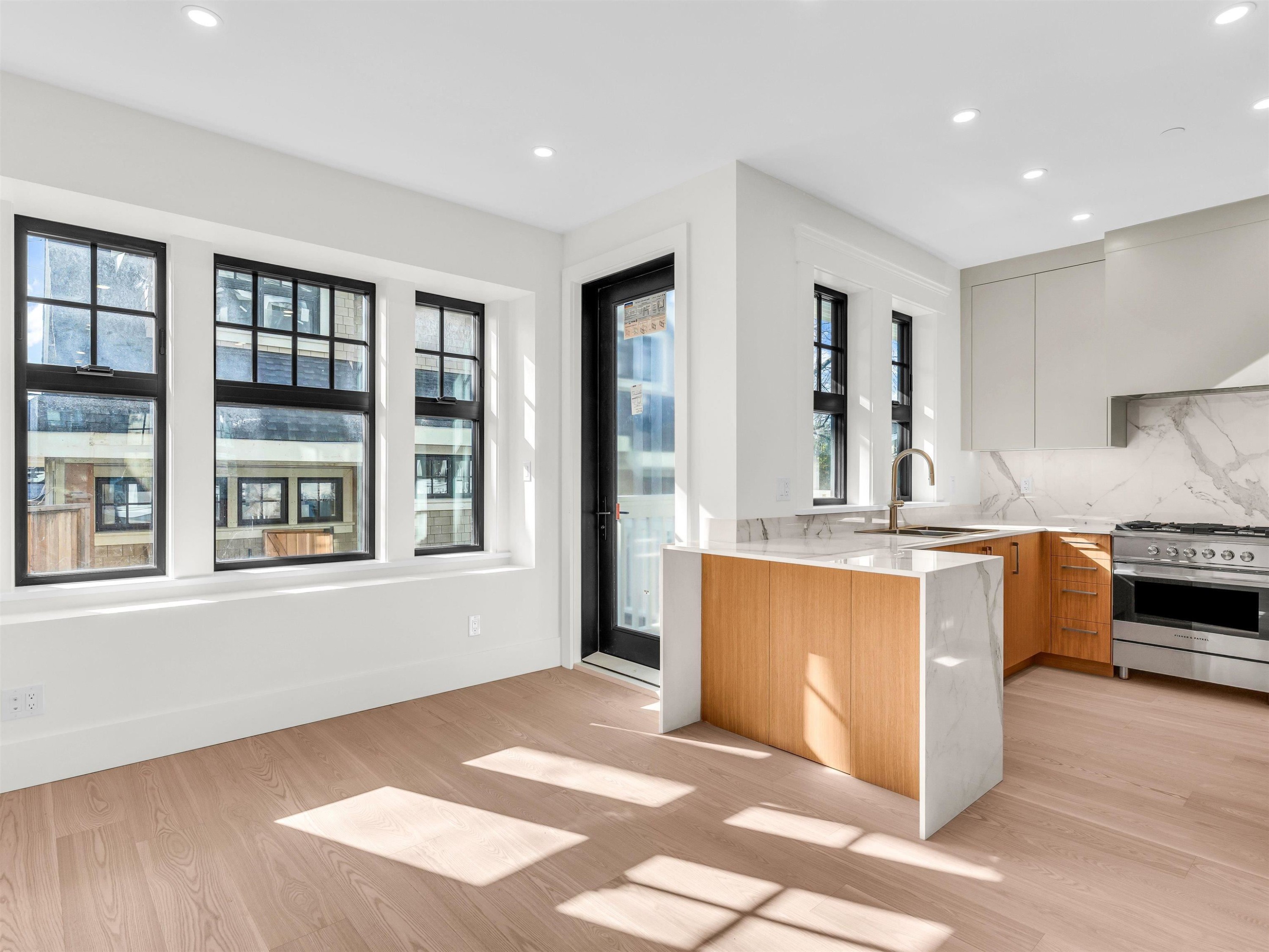 2566 2Nd Avenue W, Vancouver, BC