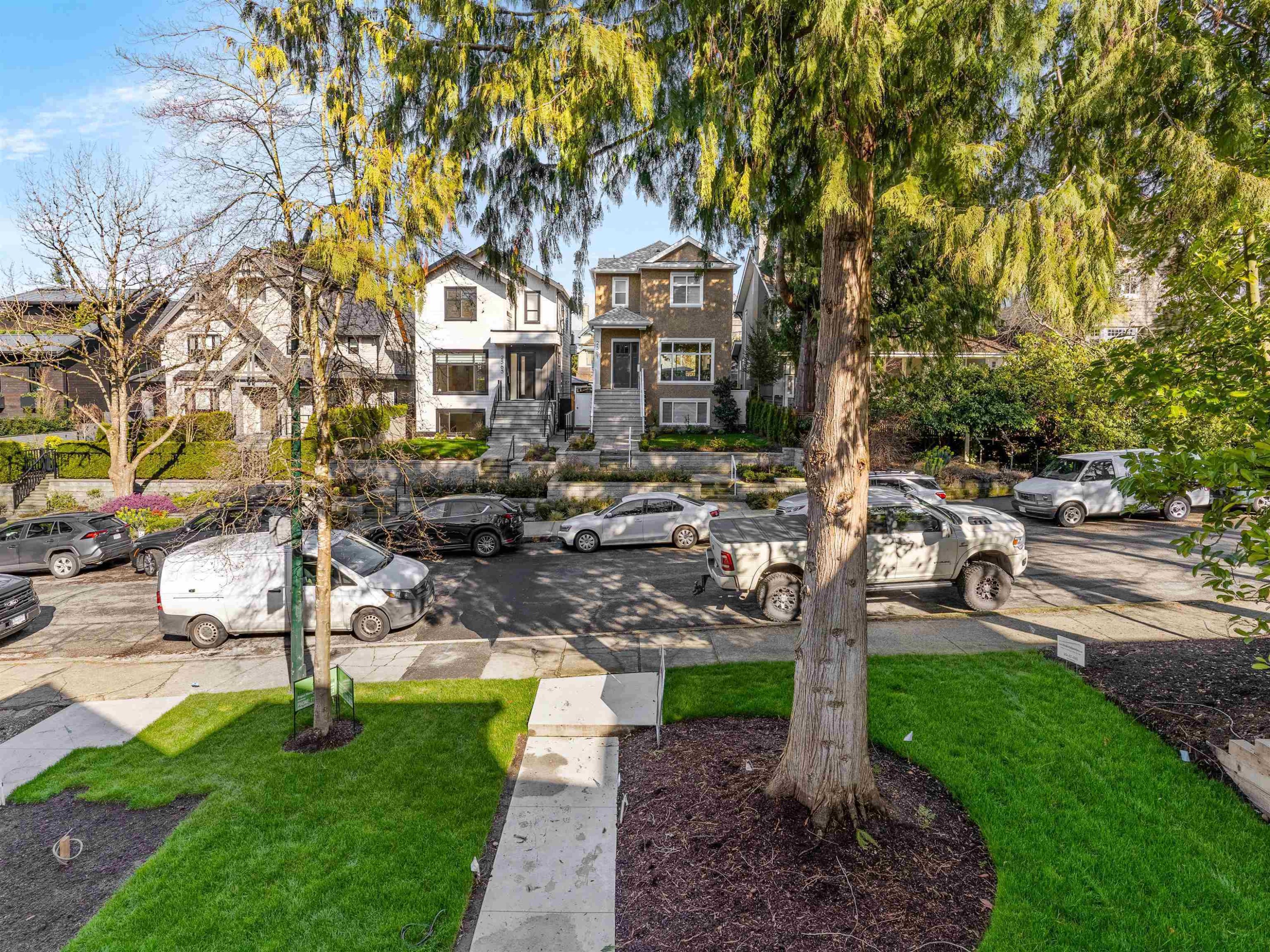 2566 2Nd Avenue W, Vancouver, BC