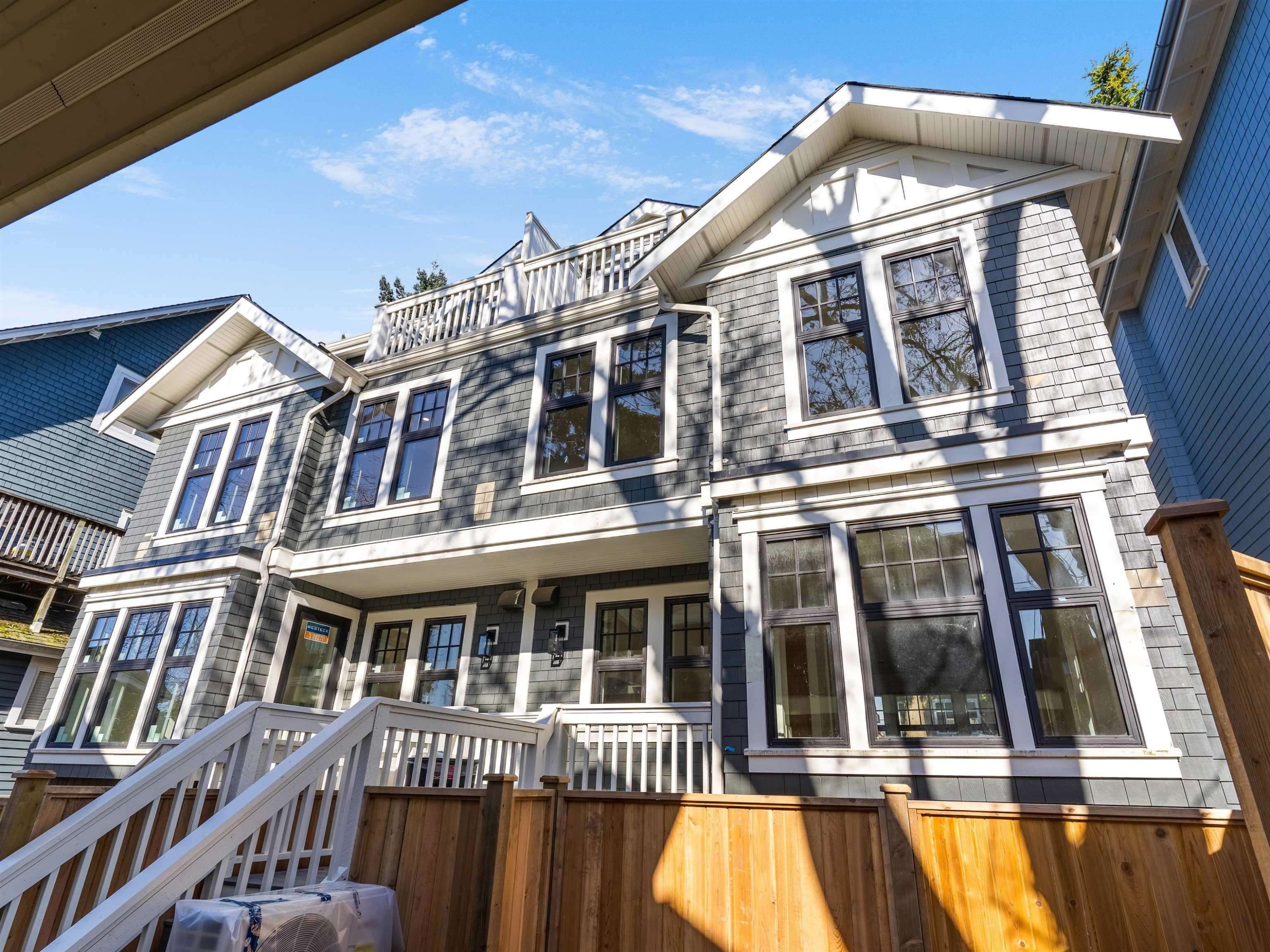 2566 2Nd Avenue W, Vancouver, BC