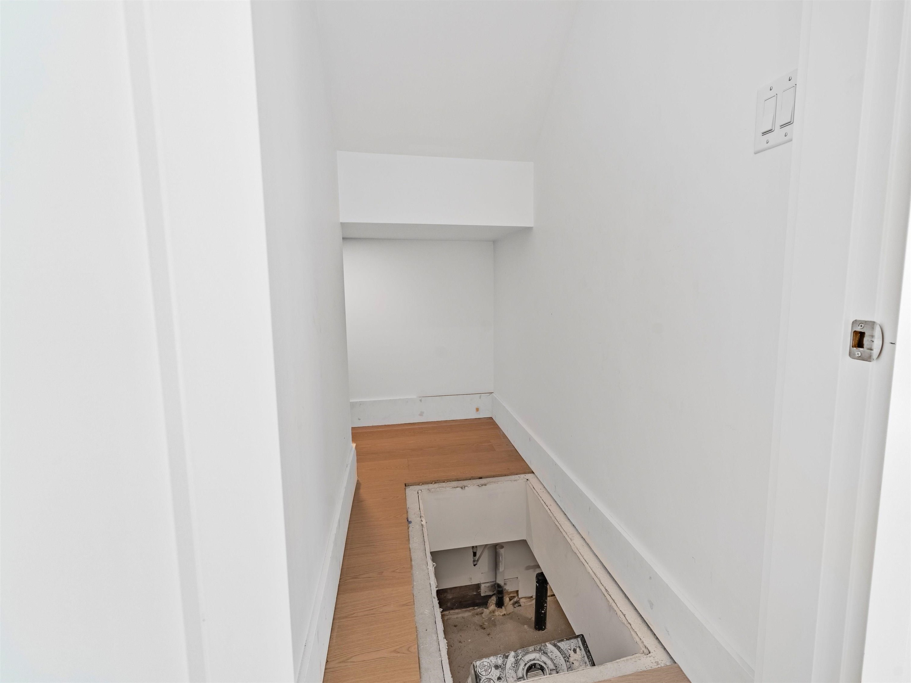 2568 2Nd Avenue W, Vancouver, BC - Indoor Photo Showing Other Room