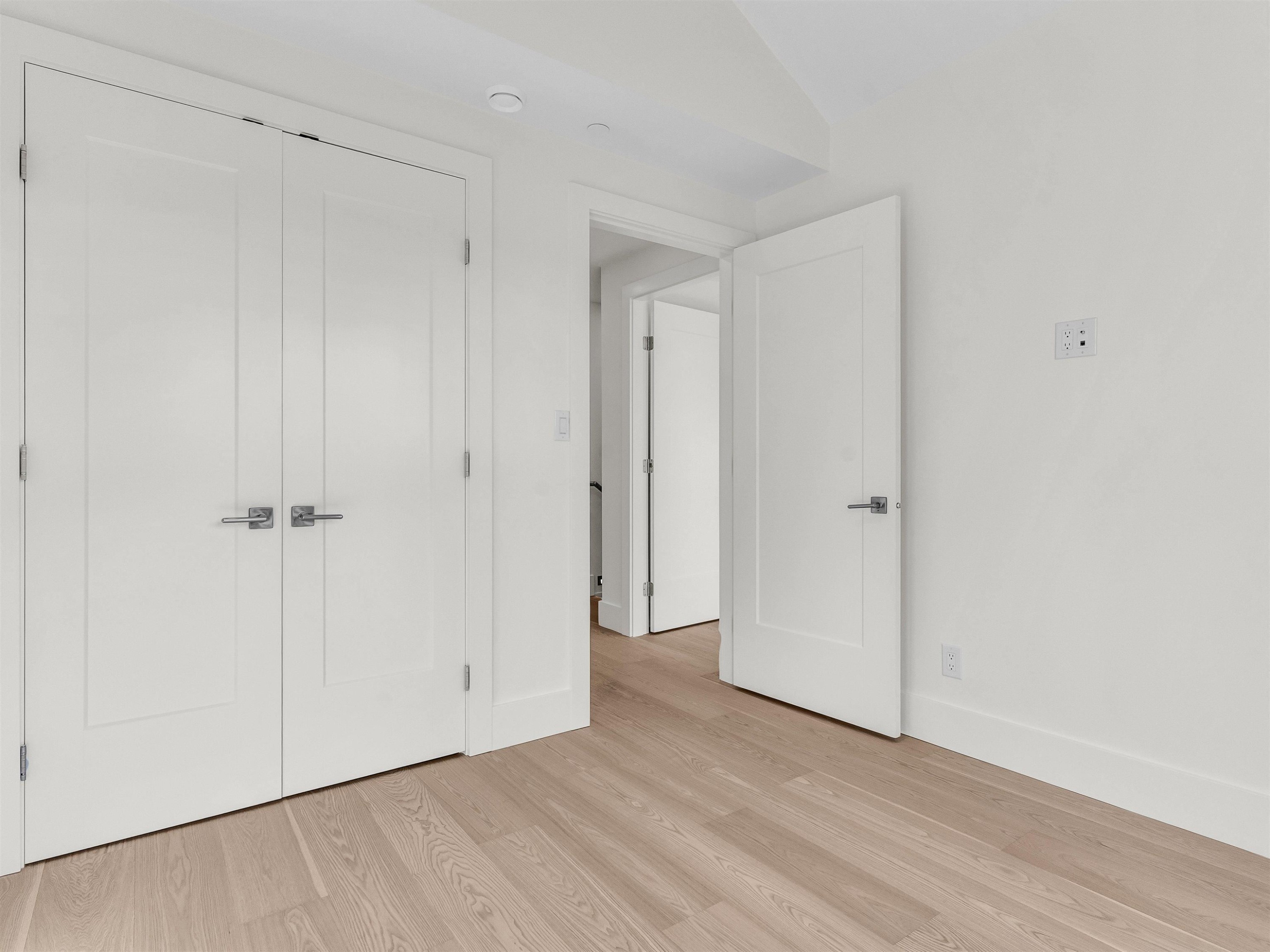 2568 2Nd Avenue W, Vancouver, BC - Indoor Photo Showing Other Room