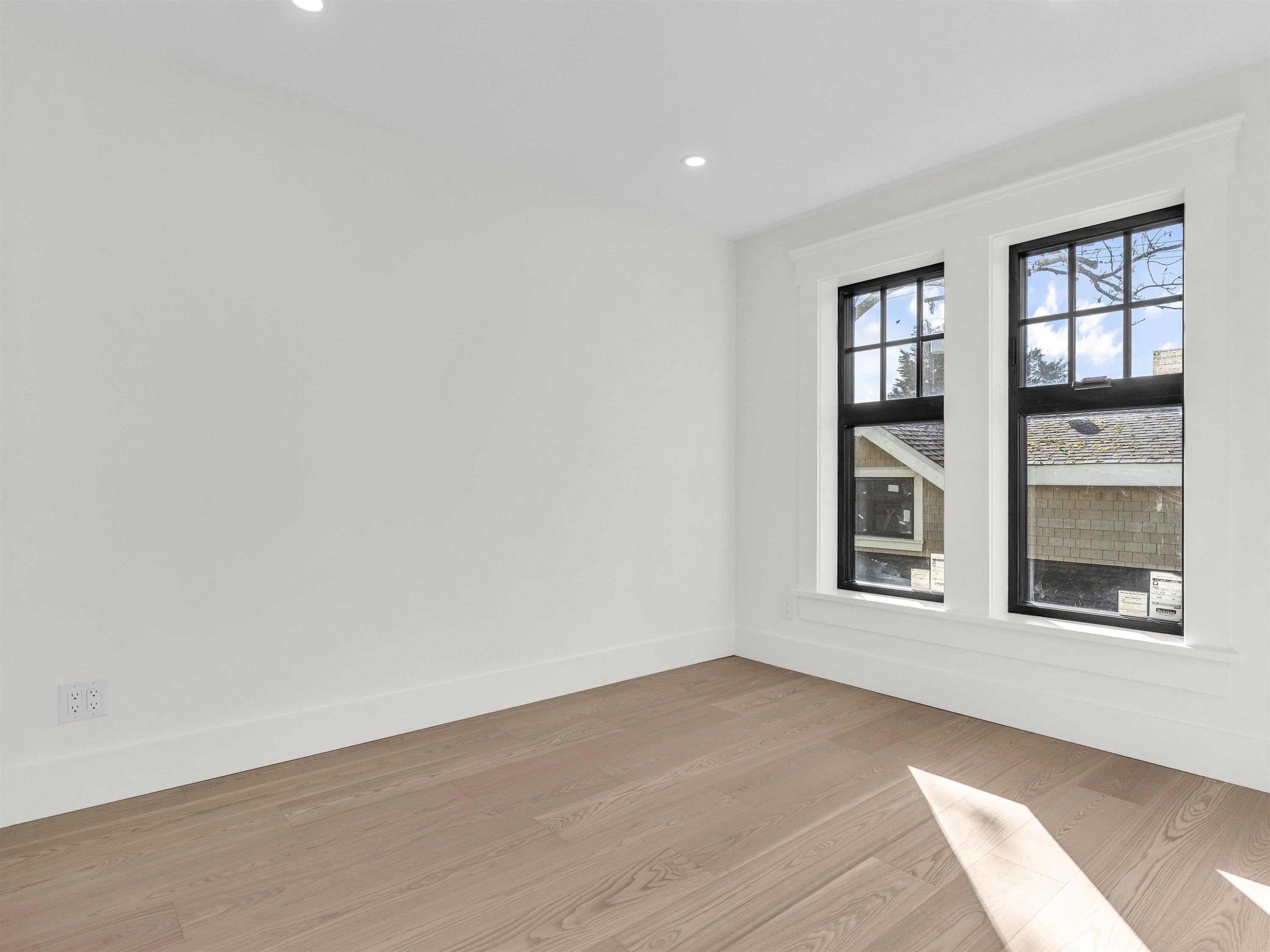 2568 2Nd Avenue W, Vancouver, BC - Indoor Photo Showing Other Room