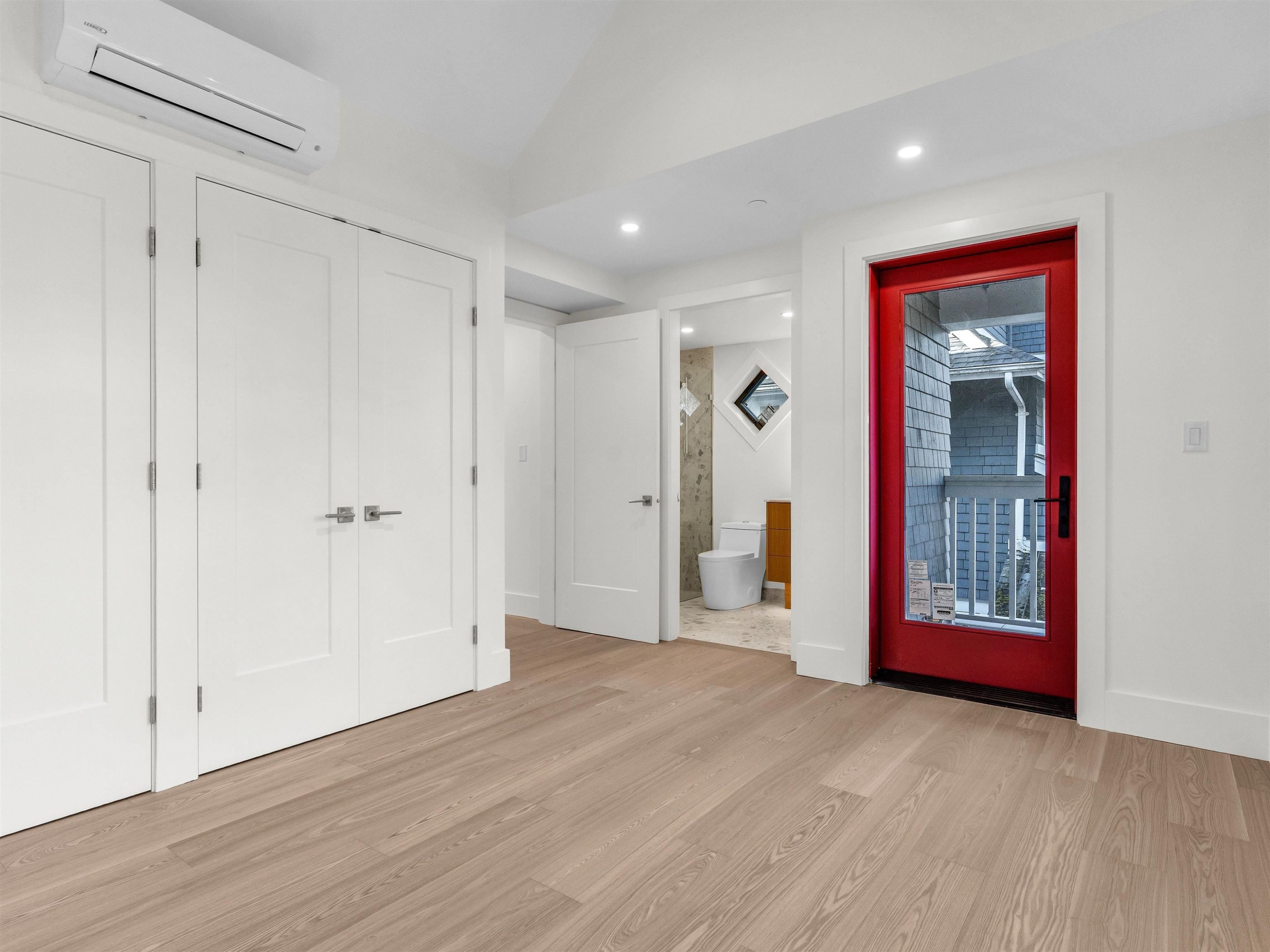 2568 2Nd Avenue W, Vancouver, BC - Indoor Photo Showing Other Room