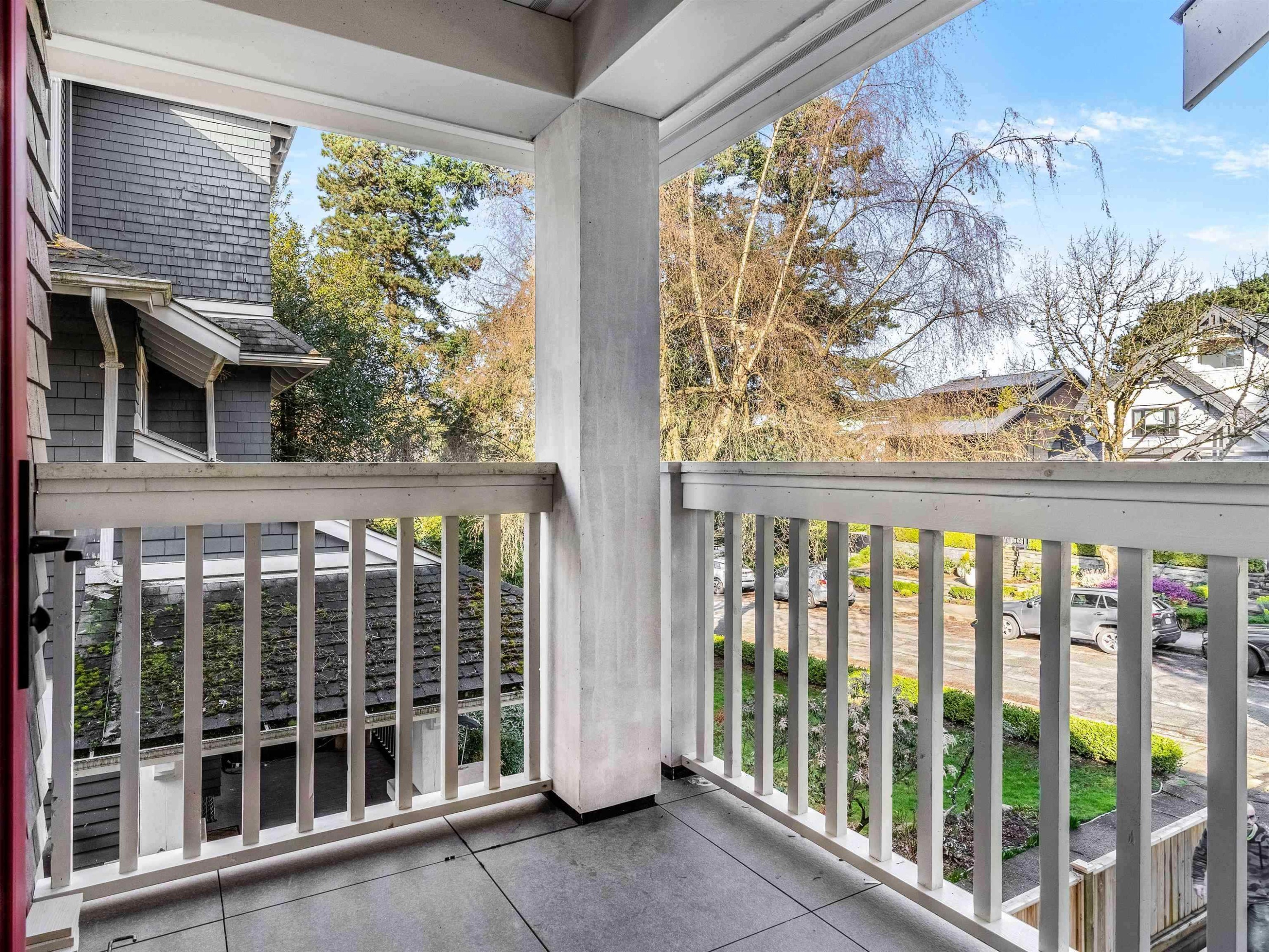 2568 2Nd Avenue W, Vancouver, BC - Outdoor With Exterior