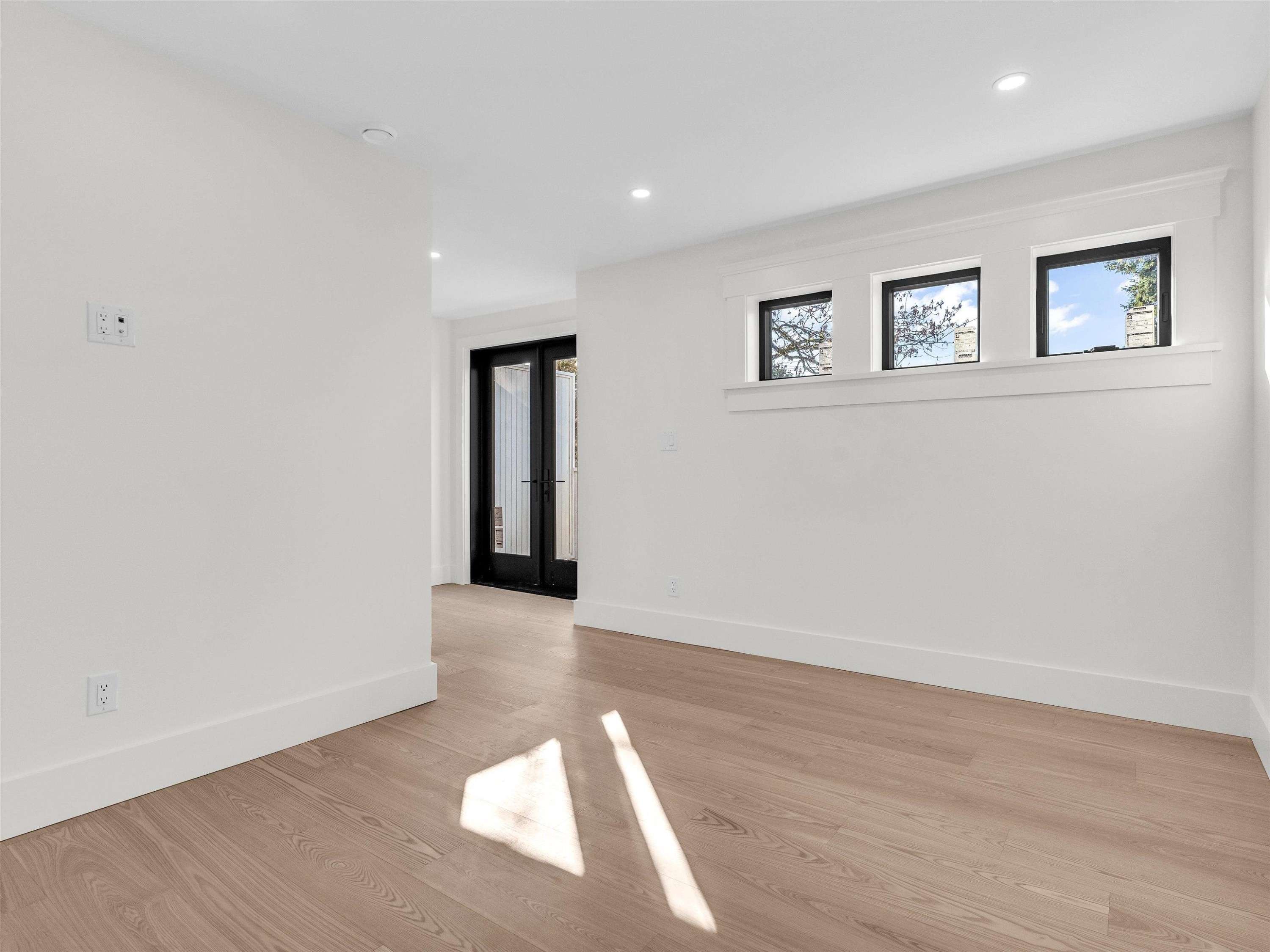2568 2Nd Avenue W, Vancouver, BC - Indoor Photo Showing Other Room