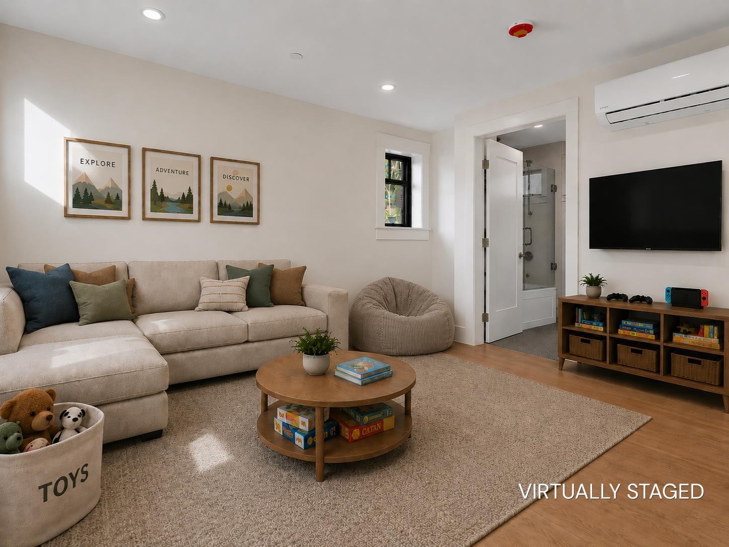 2568 2Nd Avenue W, Vancouver, BC - Indoor Photo Showing Living Room