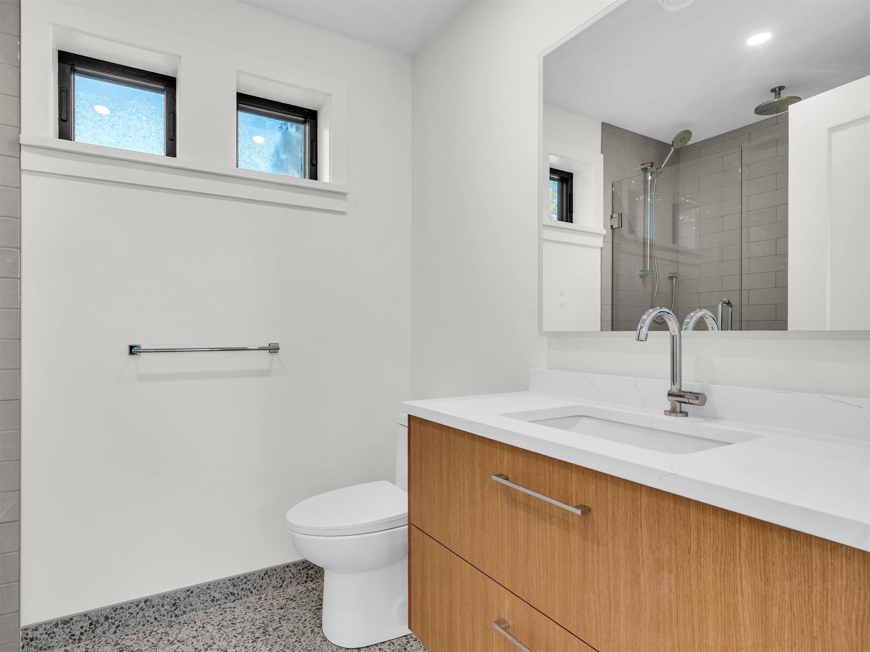 2568 2Nd Avenue W, Vancouver, BC - Indoor Photo Showing Bathroom
