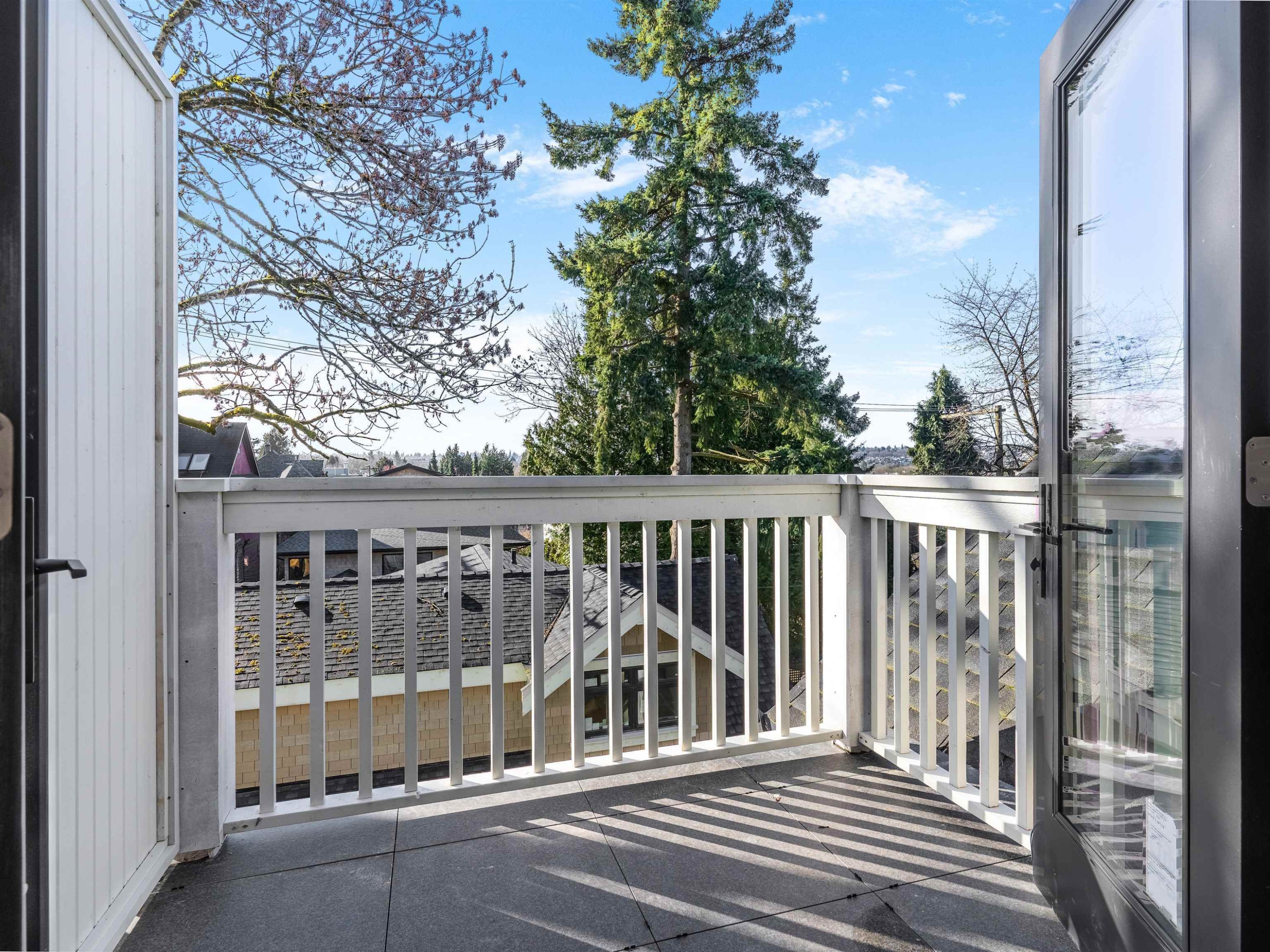 2568 2Nd Avenue W, Vancouver, BC - Outdoor