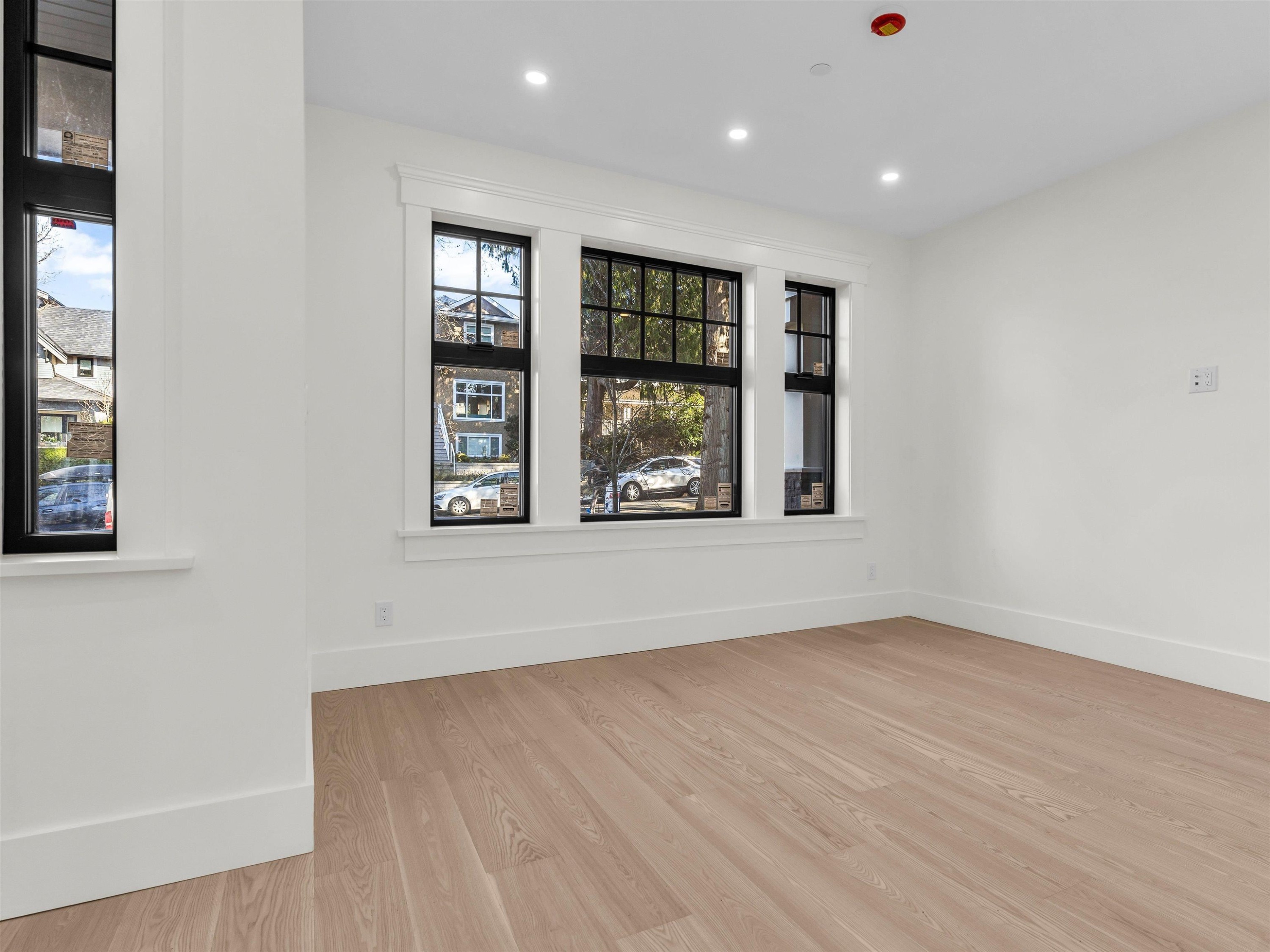 2568 2Nd Avenue W, Vancouver, BC - Indoor Photo Showing Other Room