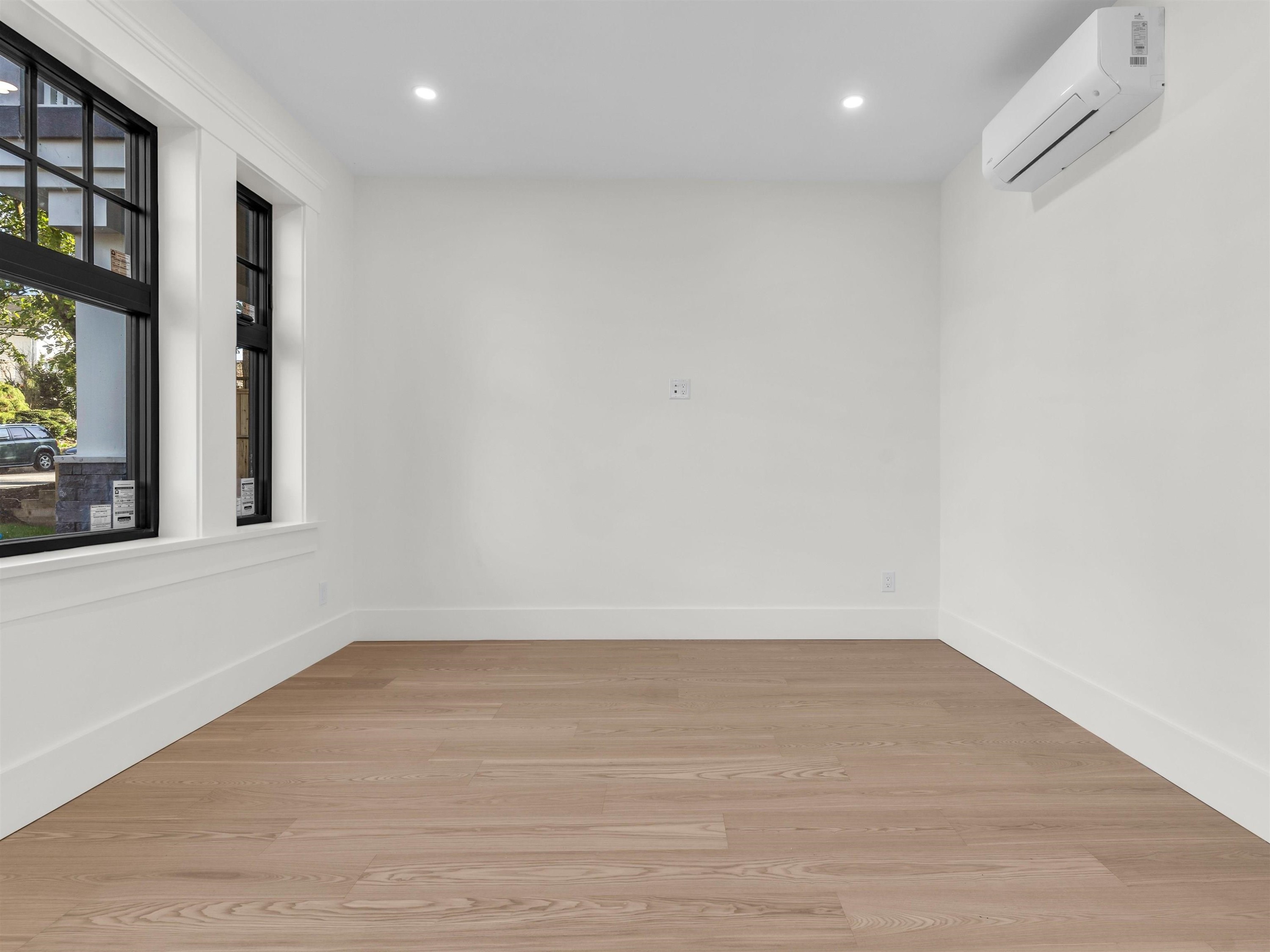 2568 2Nd Avenue W, Vancouver, BC - Indoor Photo Showing Other Room