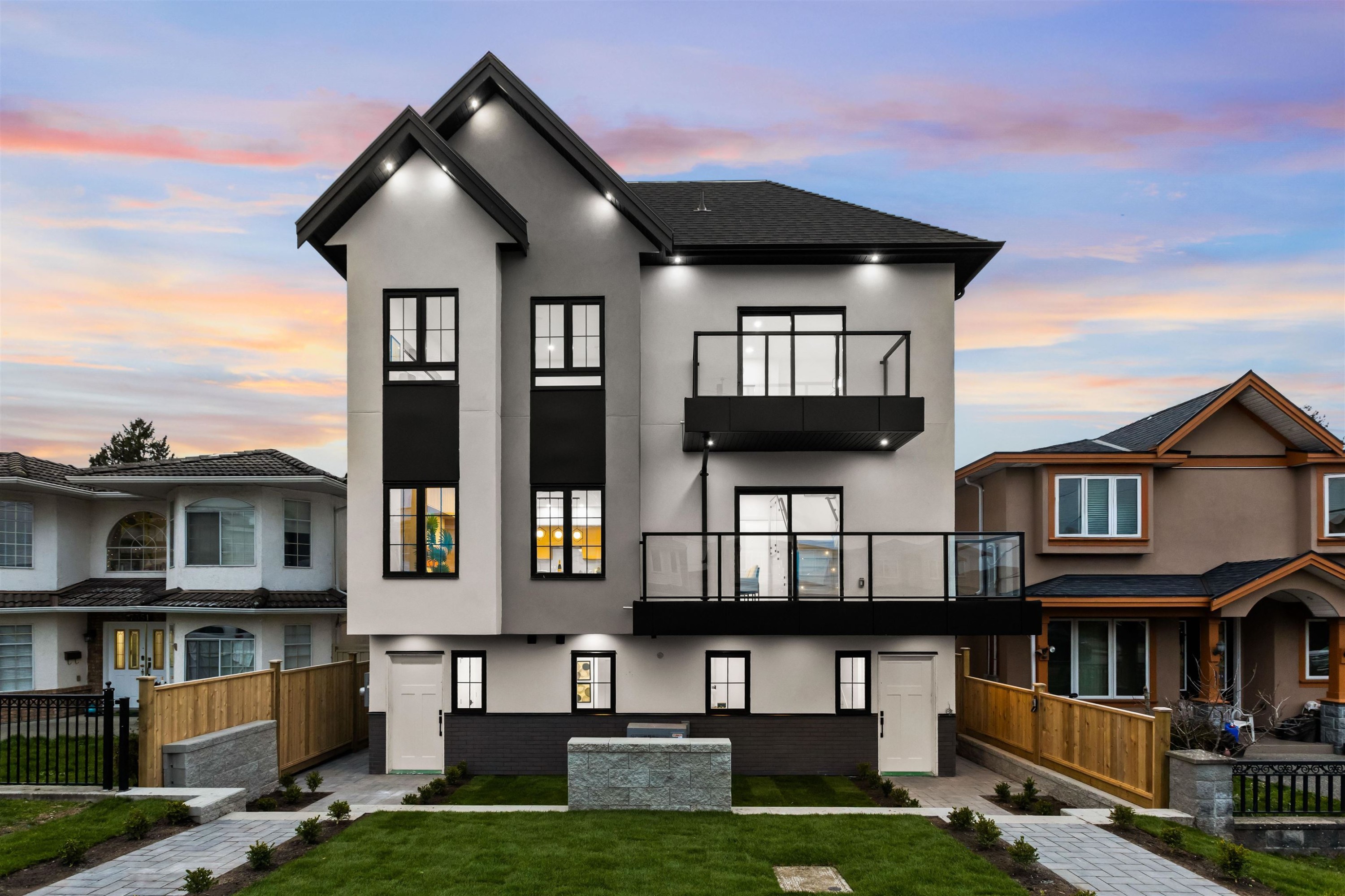 2-7353 12Th Avenue, Burnaby, BC