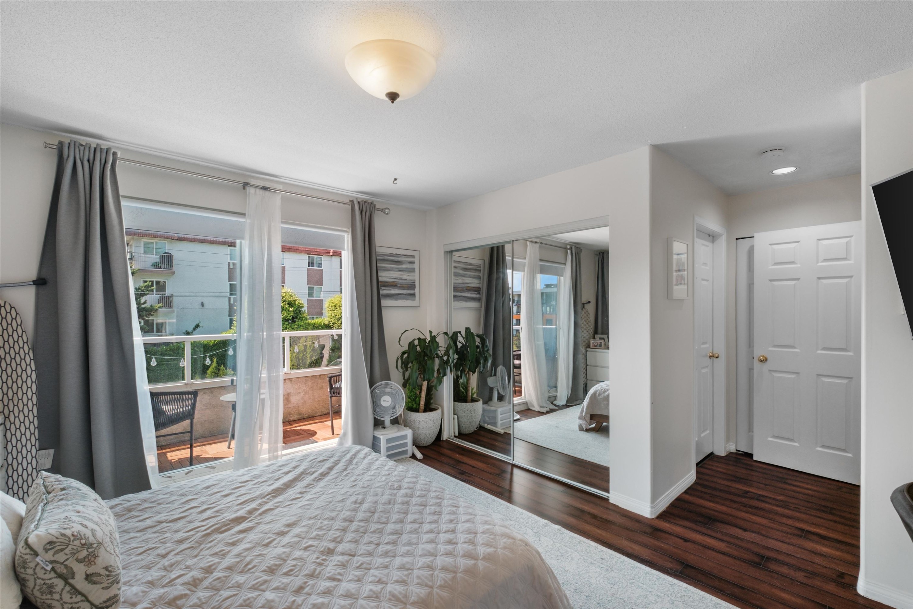 230 St. Patricks Avenue, North Vancouver, BC - Indoor Photo Showing Bedroom