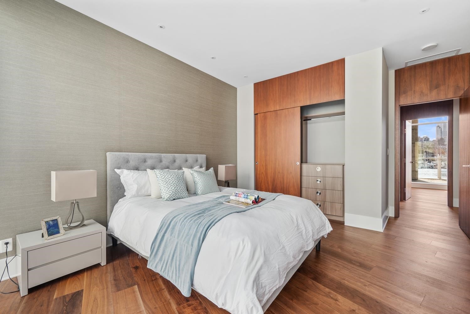 1576 Homer Mews, Vancouver, BC - Indoor Photo Showing Bedroom