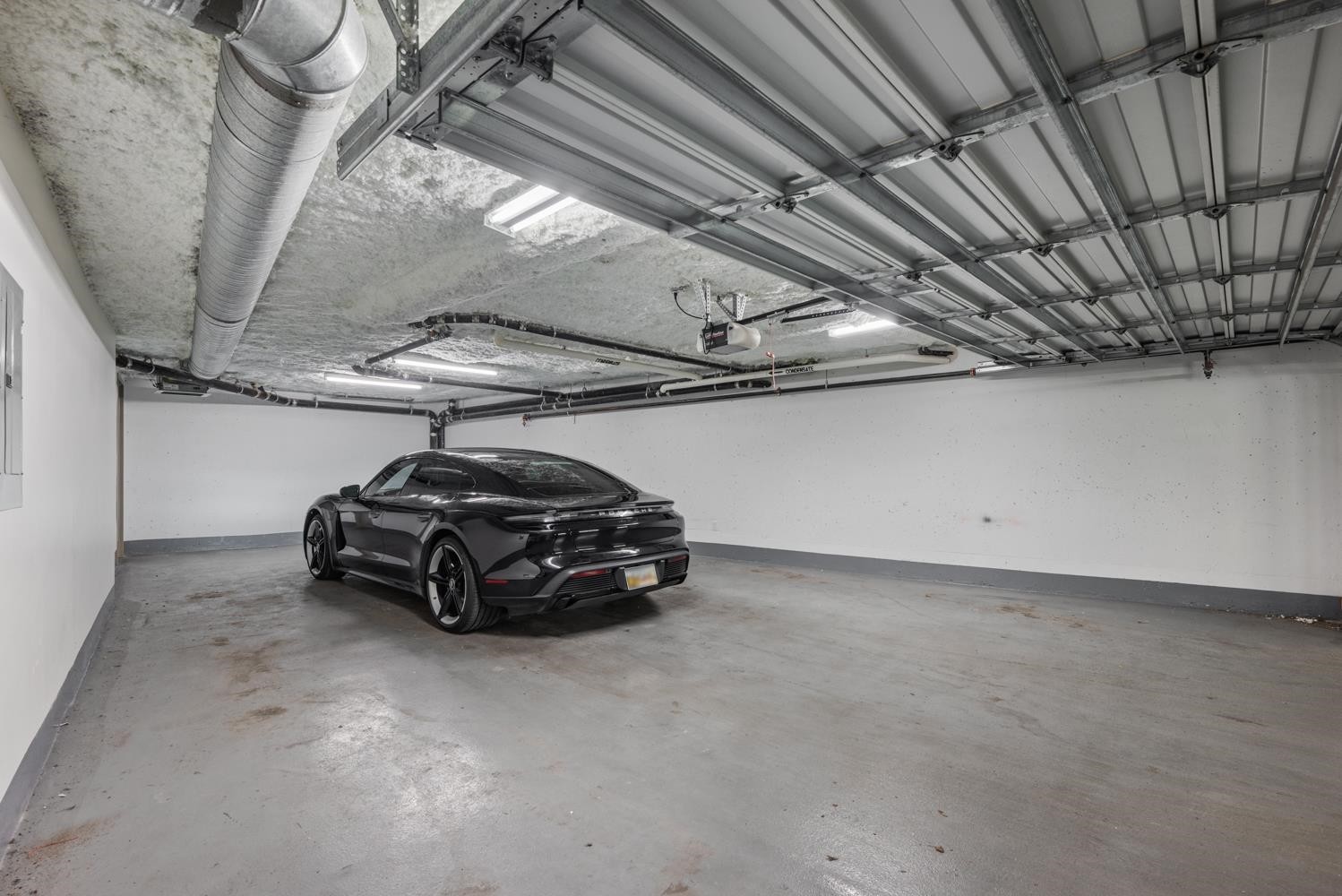 1576 Homer Mews, Vancouver, BC - Indoor Photo Showing Garage