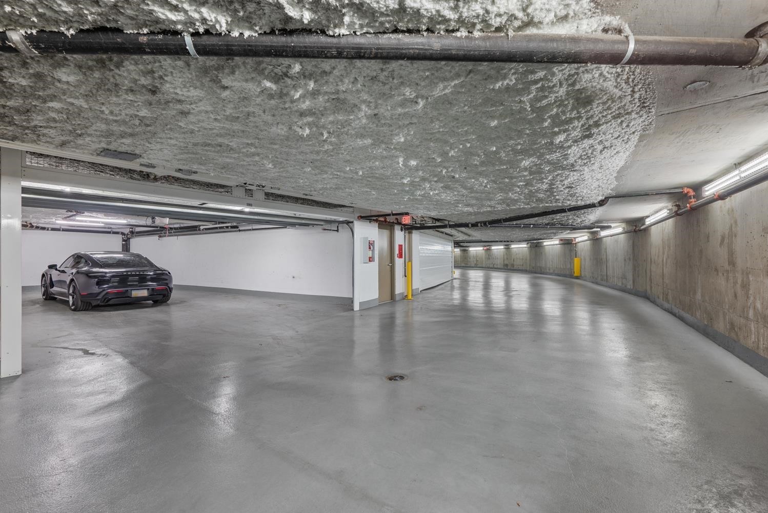 1576 Homer Mews, Vancouver, BC - Indoor Photo Showing Garage