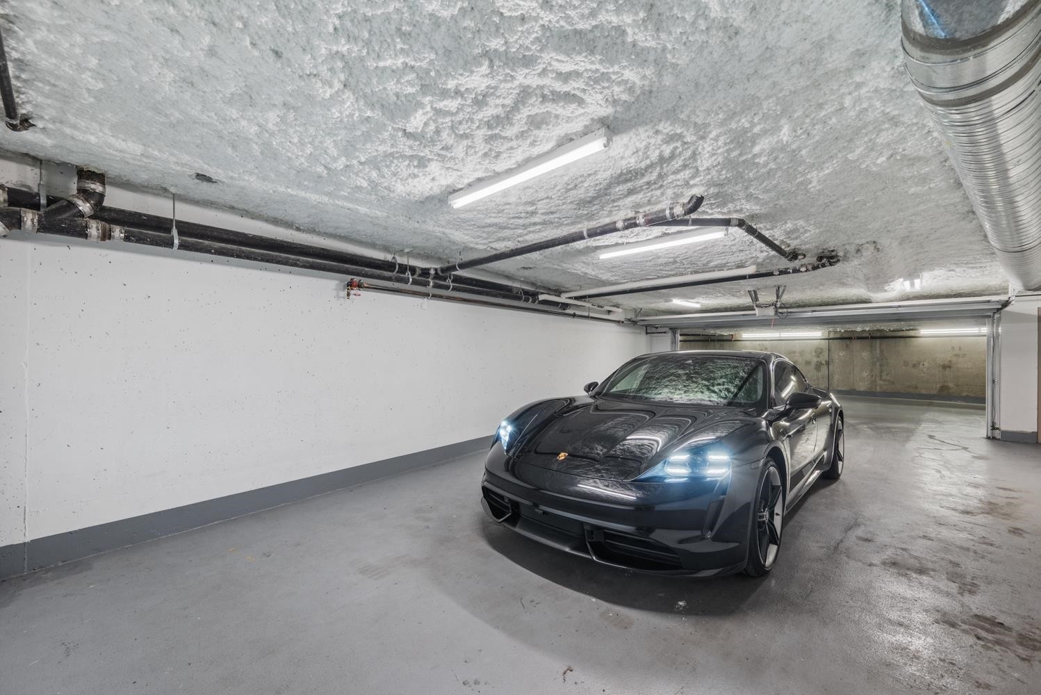 1576 Homer Mews, Vancouver, BC - Indoor Photo Showing Garage