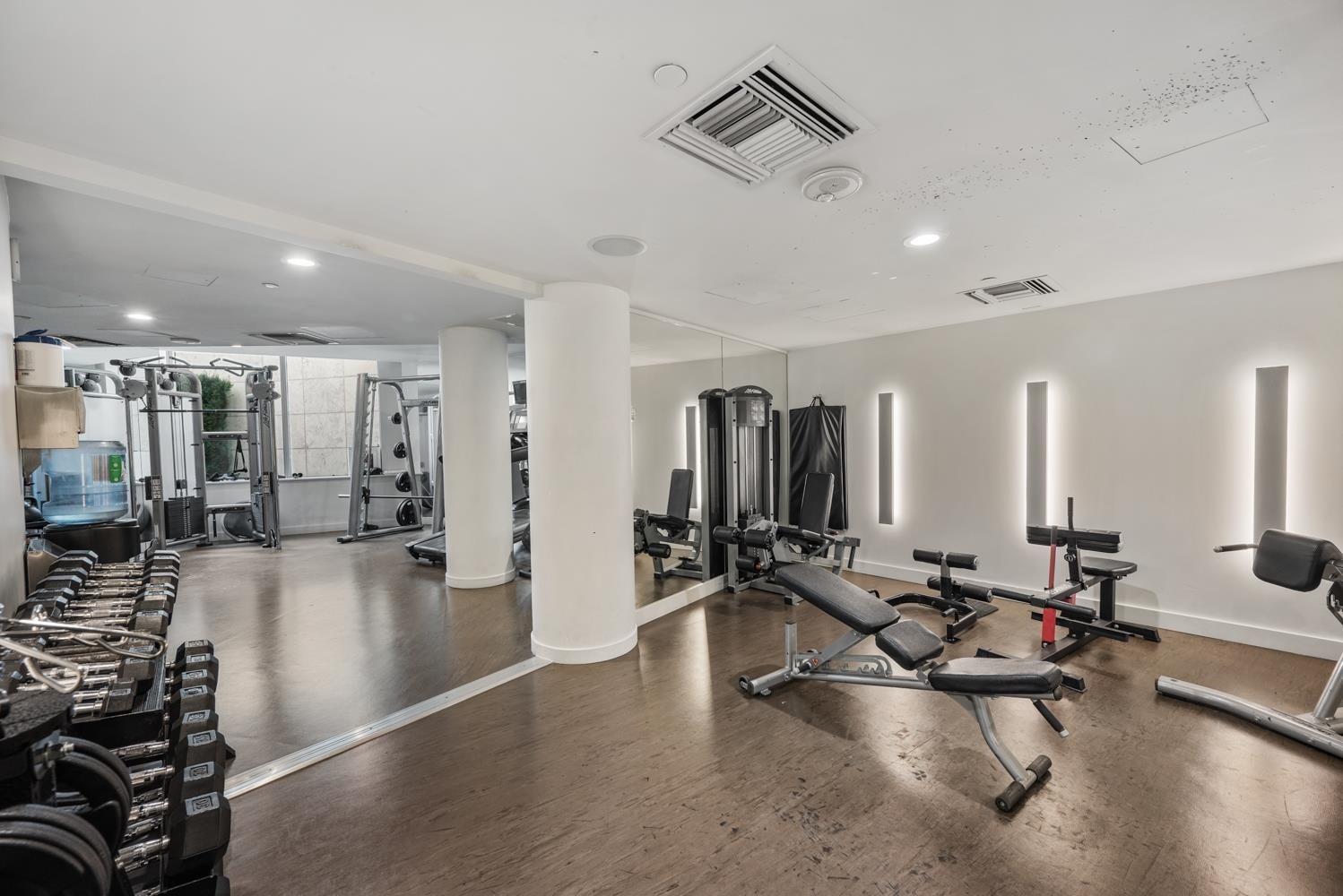 1576 Homer Mews, Vancouver, BC - Indoor Photo Showing Gym Room
