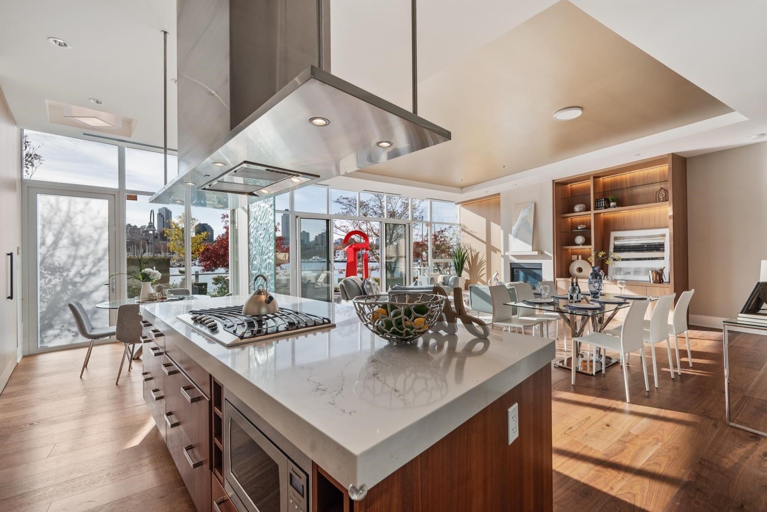 1576 Homer Mews, Vancouver, BC - Indoor Photo Showing Kitchen With Upgraded Kitchen