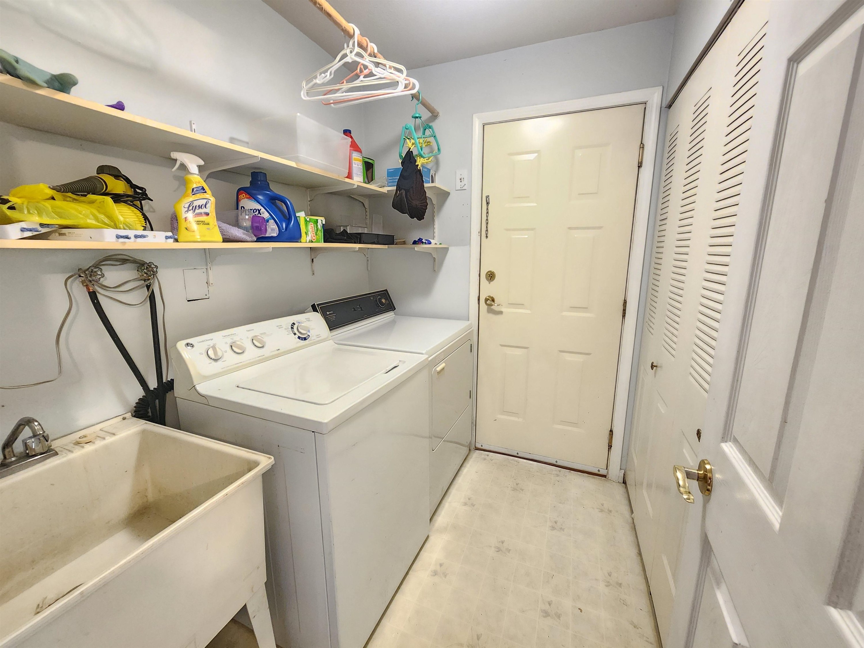 2805 Silverberry Court, Coquitlam, BC - Indoor Photo Showing Laundry Room
