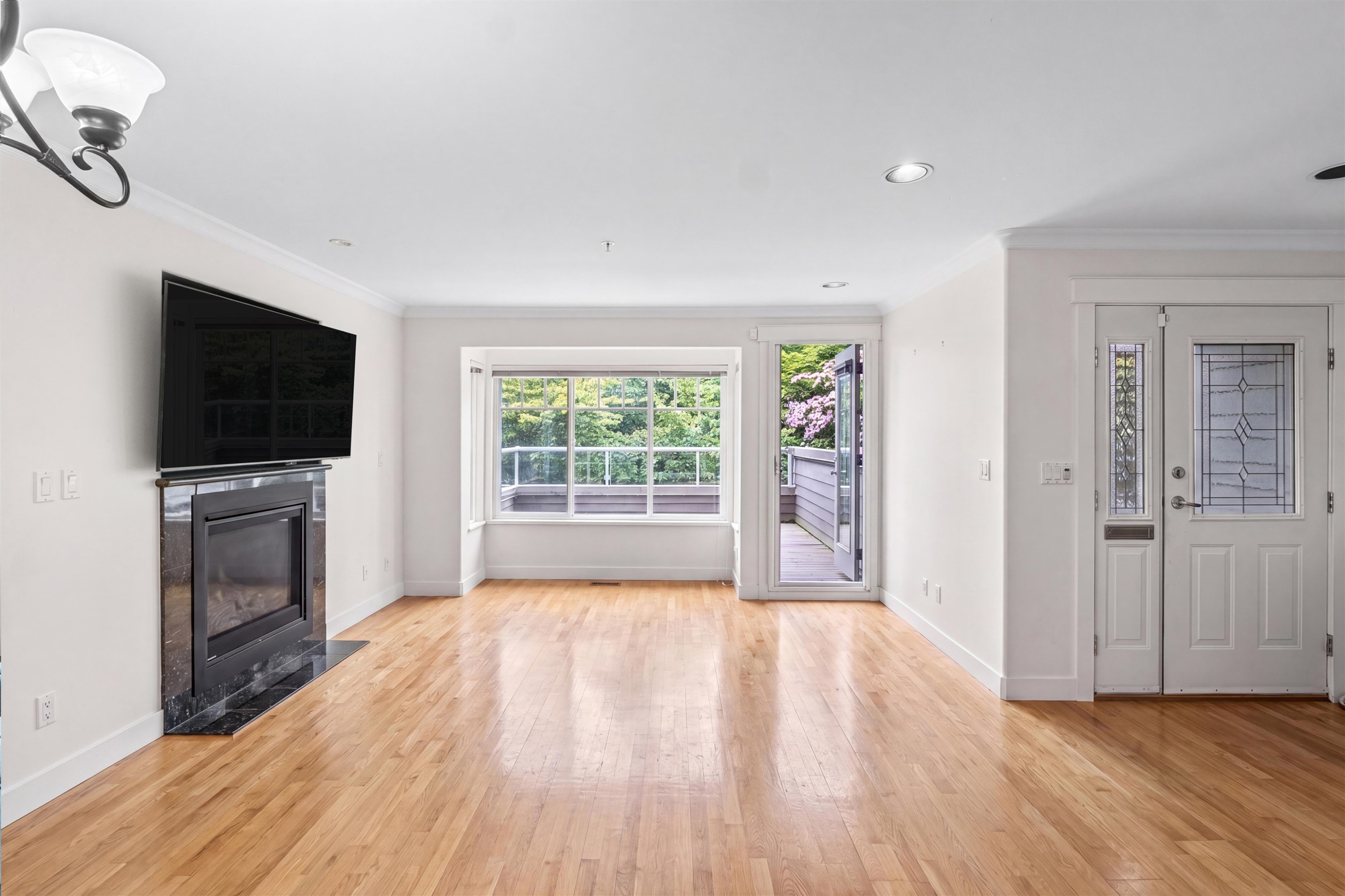 416 Keith Road W, North Vancouver, BC
