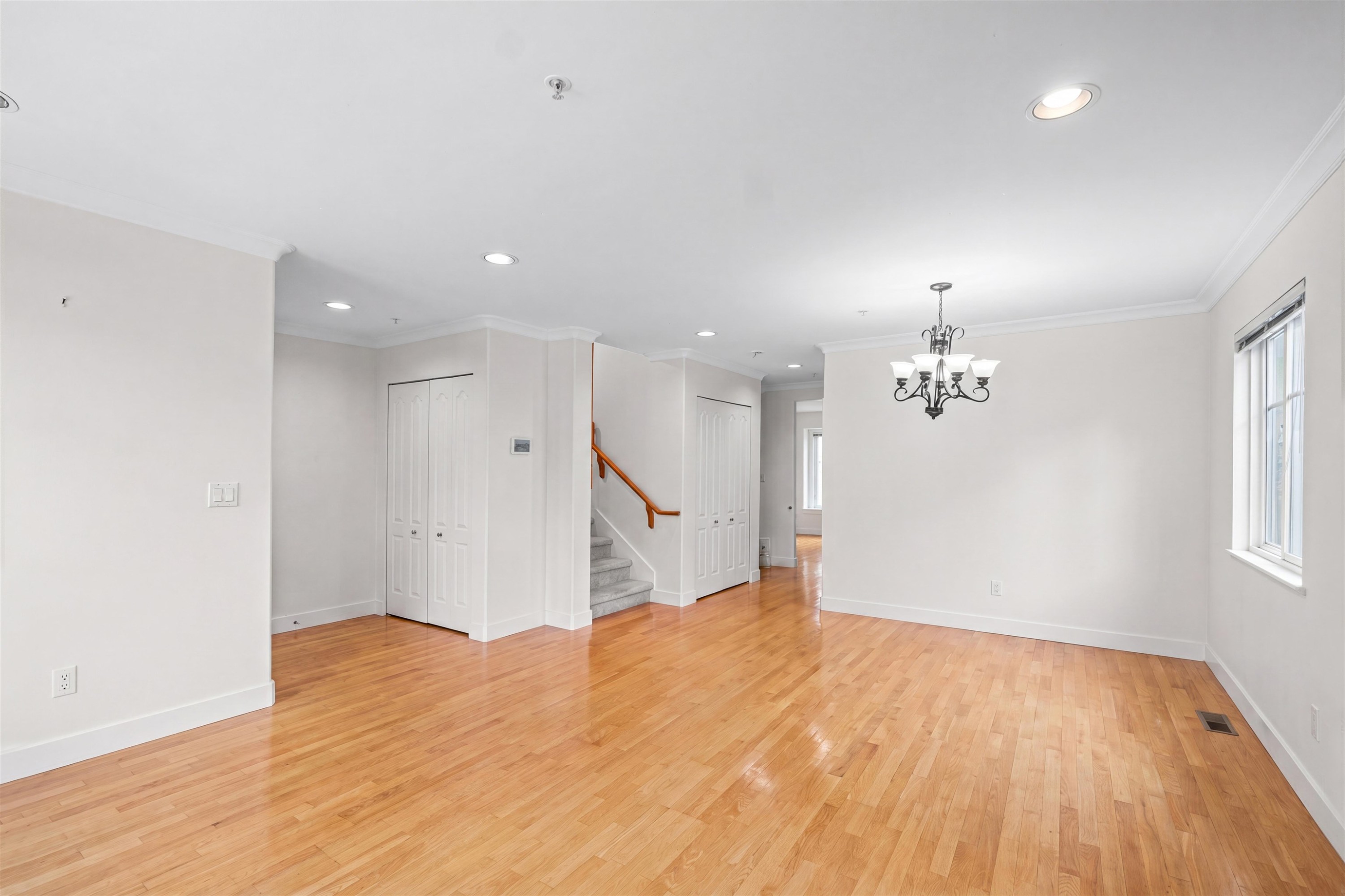 416 Keith Road W, North Vancouver, BC