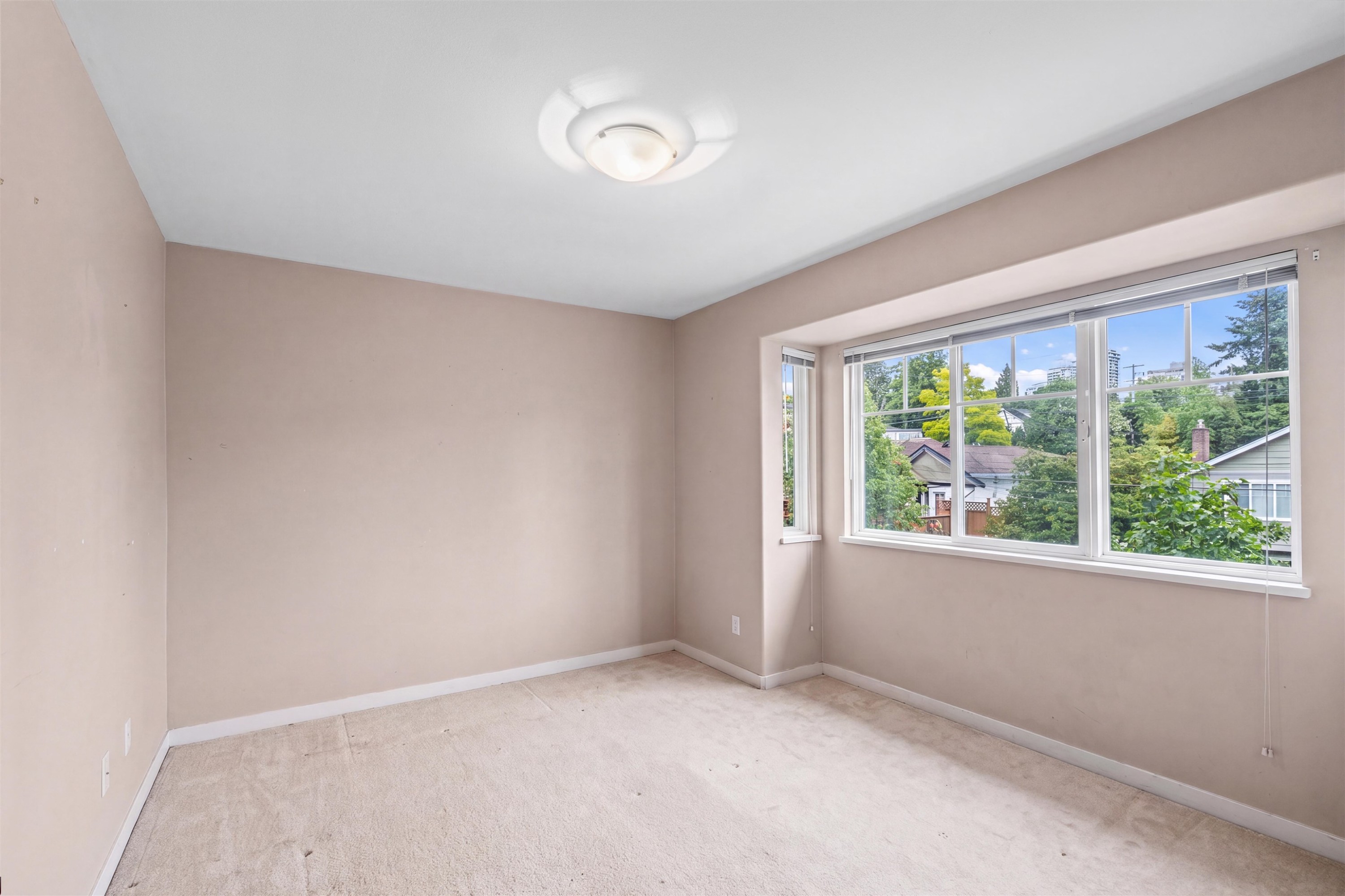 416 Keith Road W, North Vancouver, BC