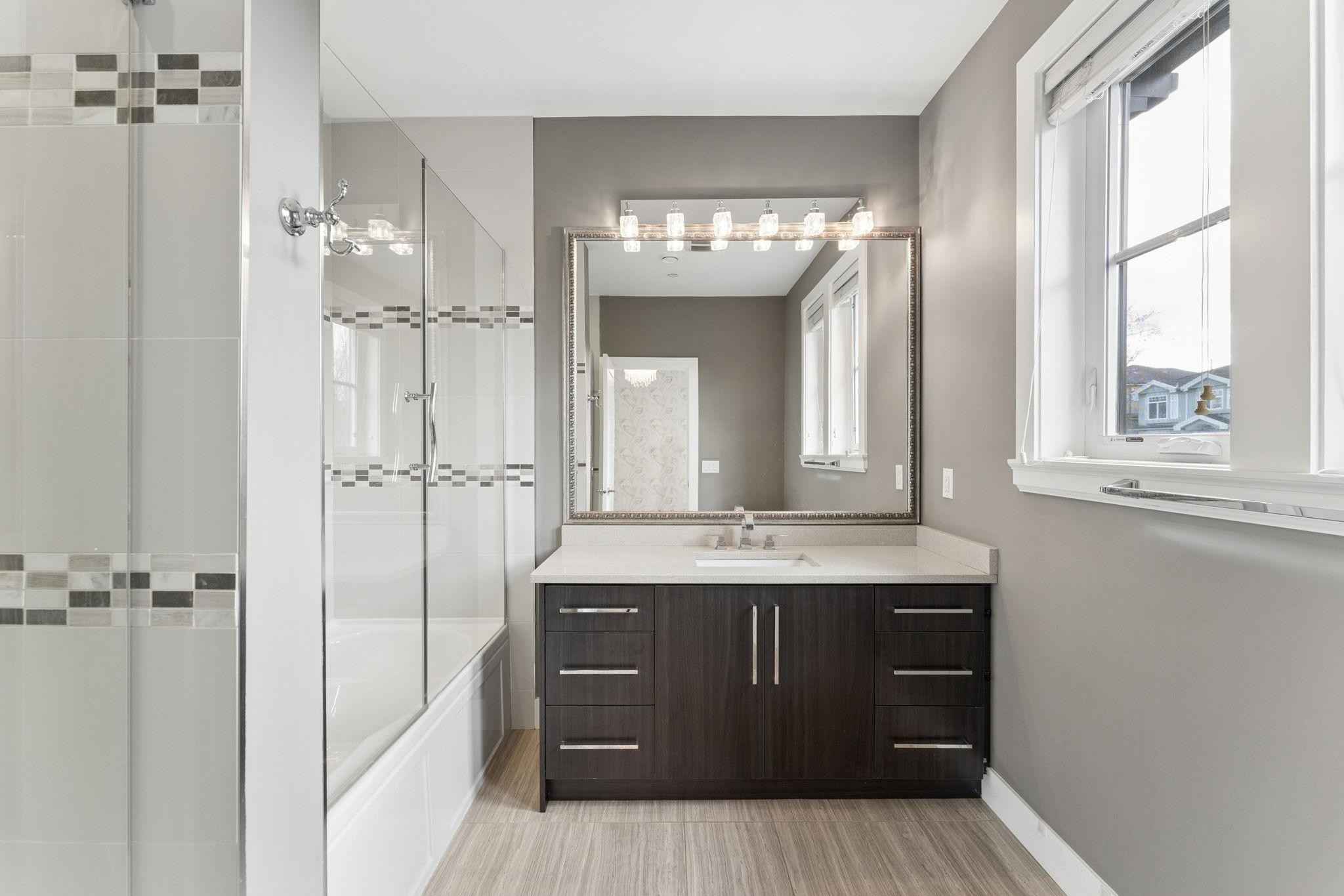 3233 Grant Street, Vancouver, BC - Indoor Photo Showing Bathroom