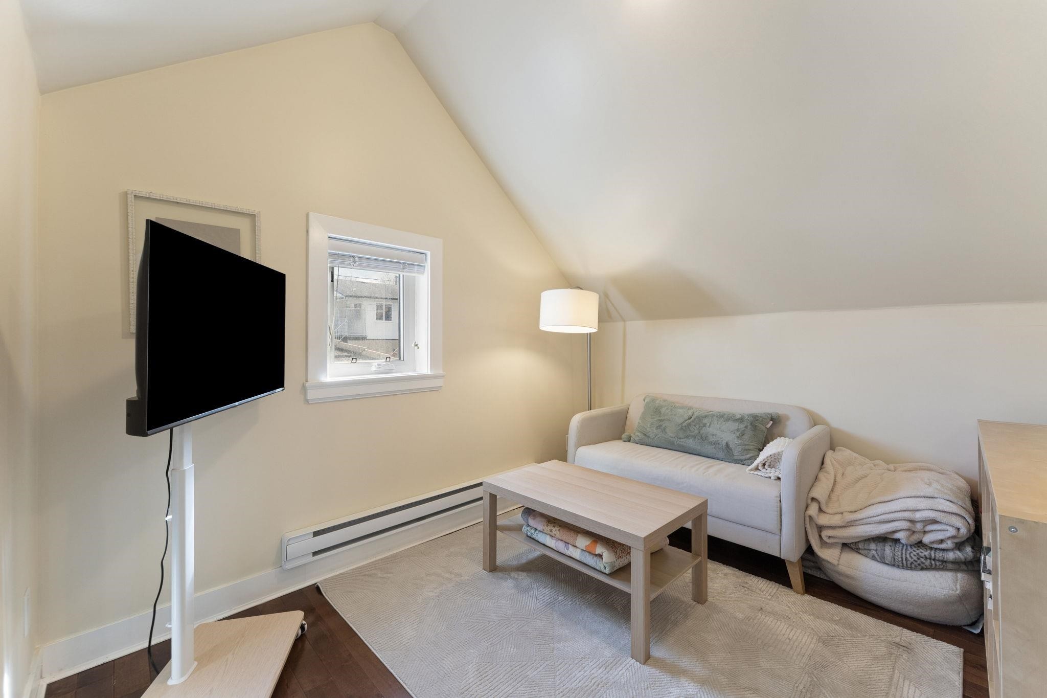 3233 Grant Street, Vancouver, BC - Indoor
