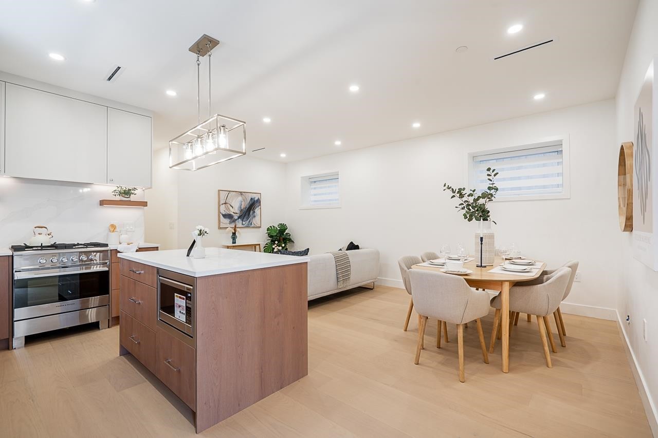2-1845 51St Avenue E, Vancouver, BC - Indoor