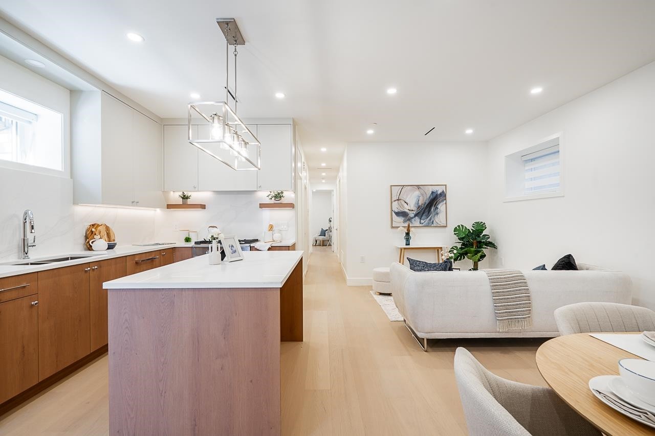2-1845 51St Avenue E, Vancouver, BC - Indoor