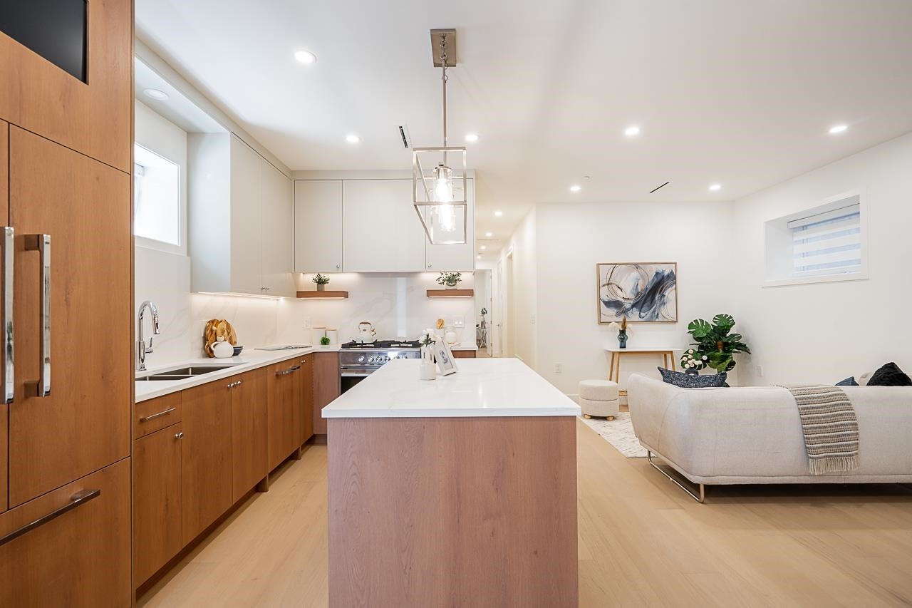 2-1845 51St Avenue E, Vancouver, BC - Indoor Photo Showing Kitchen With Double Sink