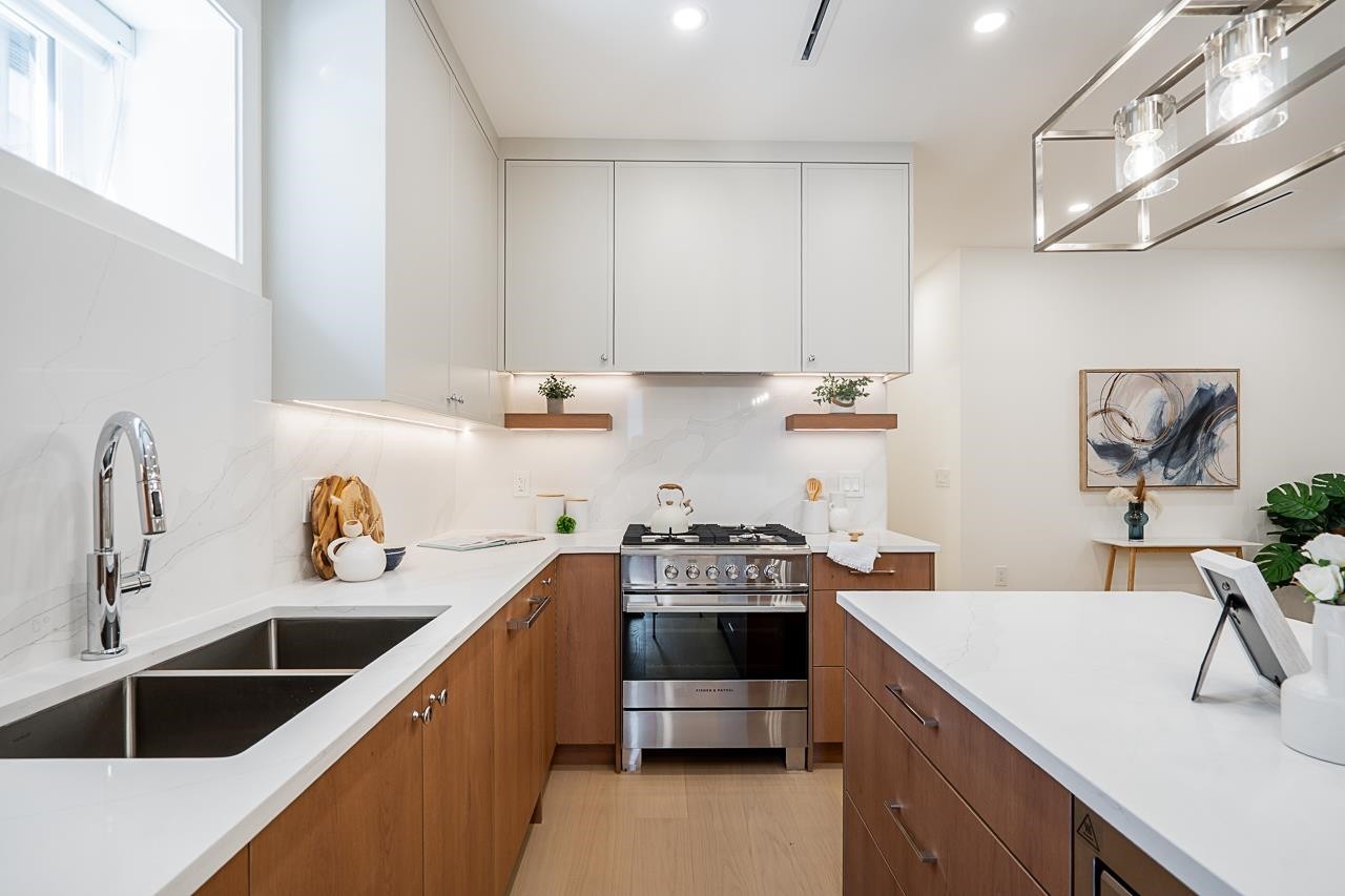 2-1845 51St Avenue E, Vancouver, BC - Indoor Photo Showing Kitchen With Double Sink With Upgraded Kitchen