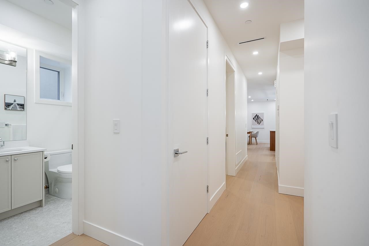 2-1845 51St Avenue E, Vancouver, BC - Indoor