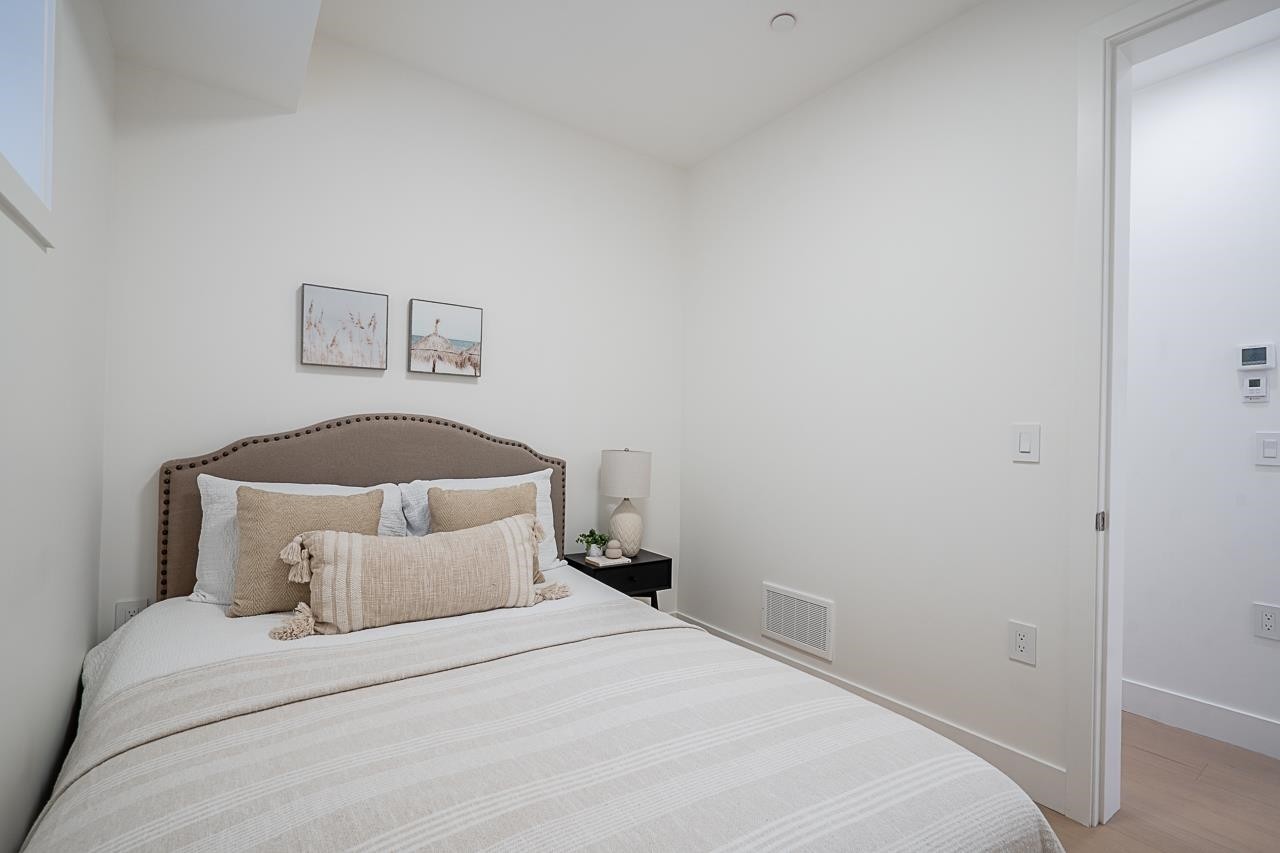 2-1845 51St Avenue E, Vancouver, BC - Indoor Photo Showing Bedroom