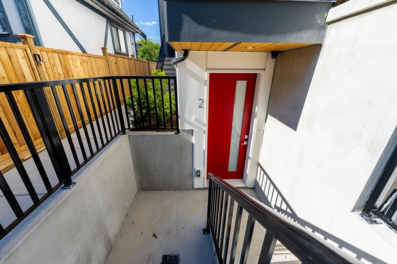 2-1845 51St Avenue E, Vancouver, BC - With Exterior