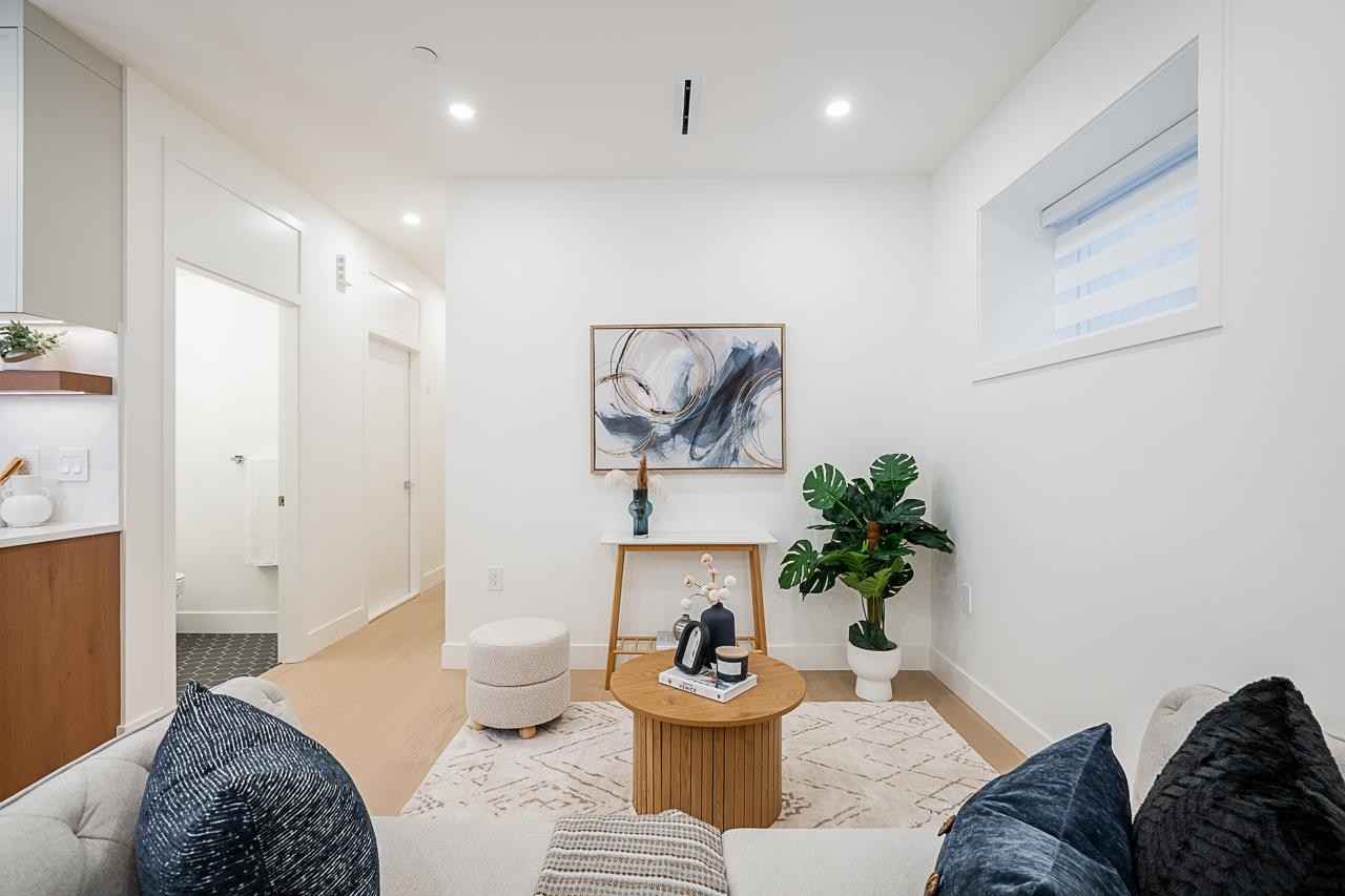 2-1845 51St Avenue E, Vancouver, BC - Indoor