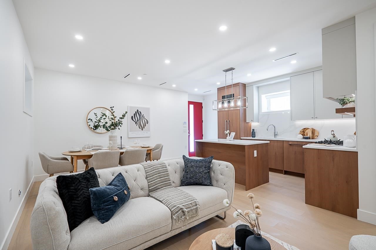 2-1845 51St Avenue E, Vancouver, BC - Indoor Photo Showing Other Room