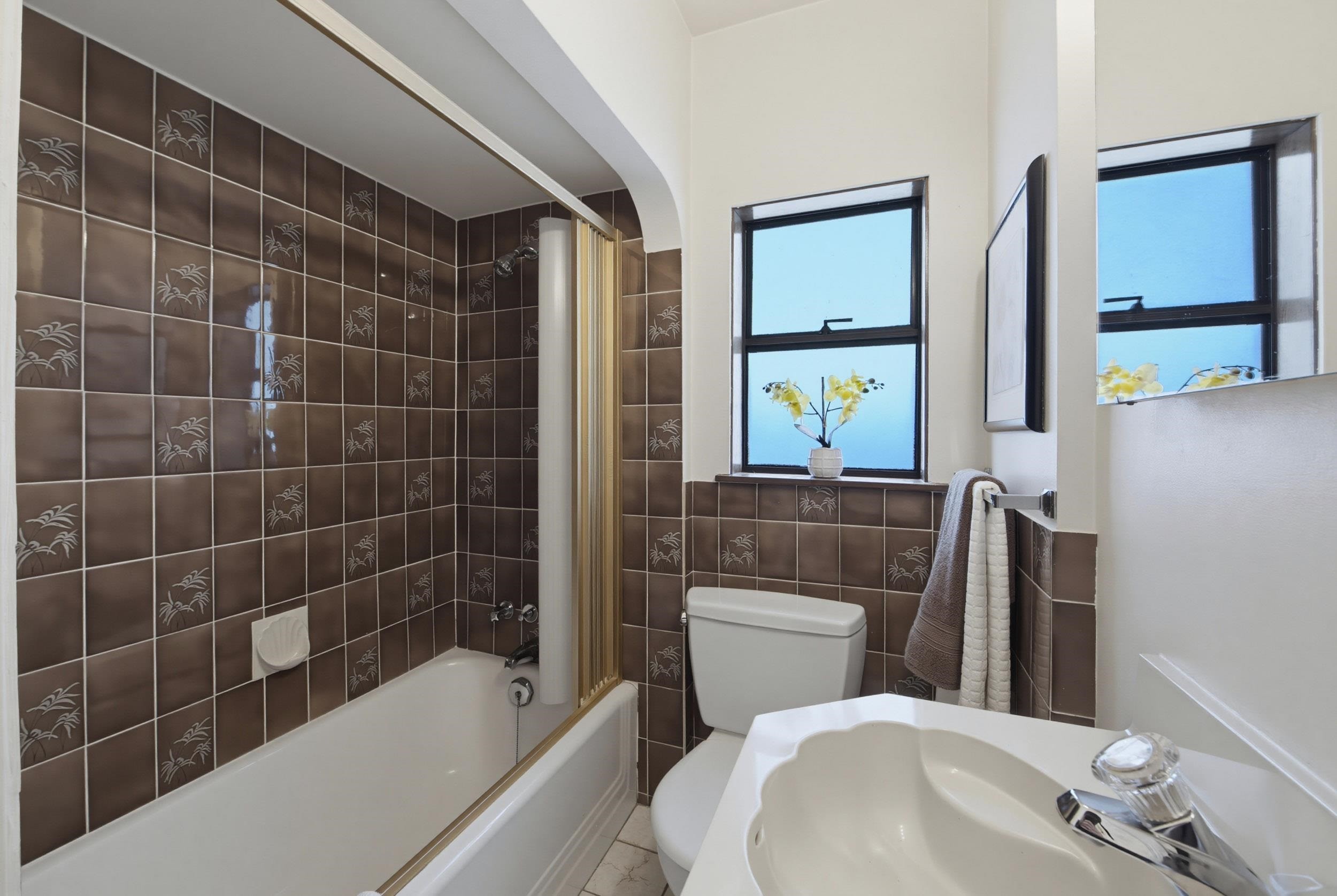 2546 Napier Street, Vancouver, BC