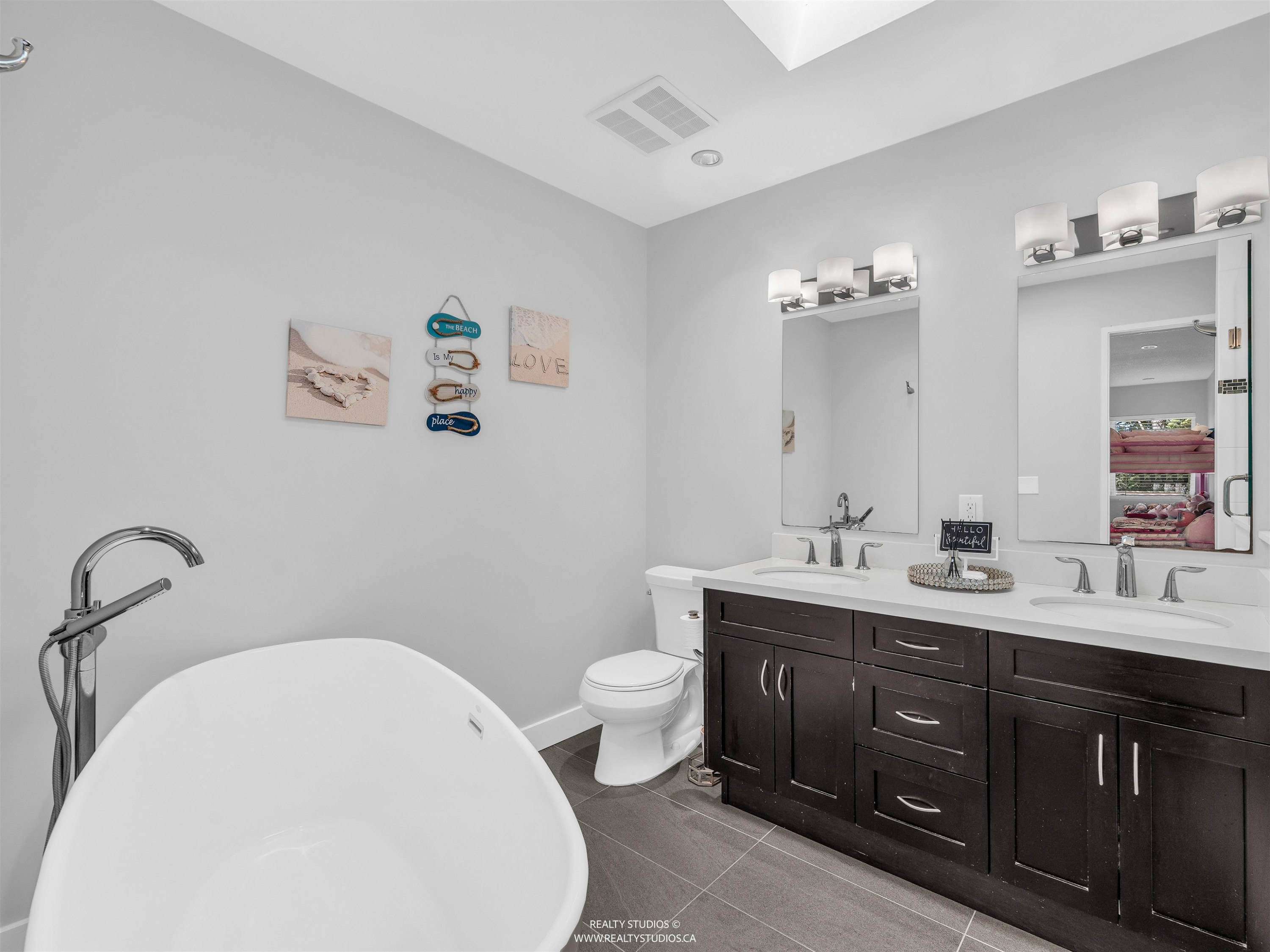 7170 Hecate Place, Vancouver, BC - Indoor Photo Showing Bathroom
