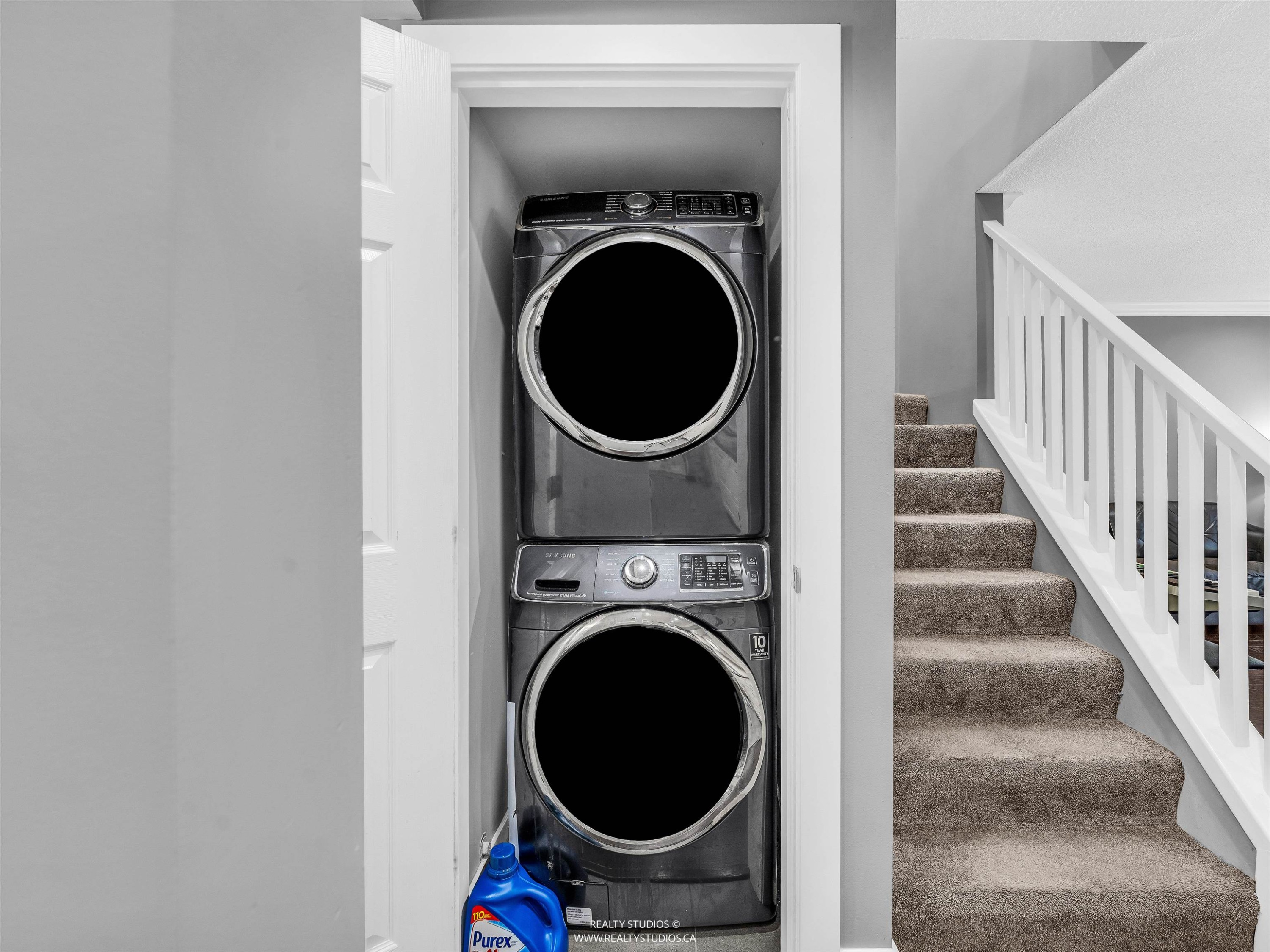 7170 Hecate Place, Vancouver, BC - Indoor Photo Showing Laundry Room
