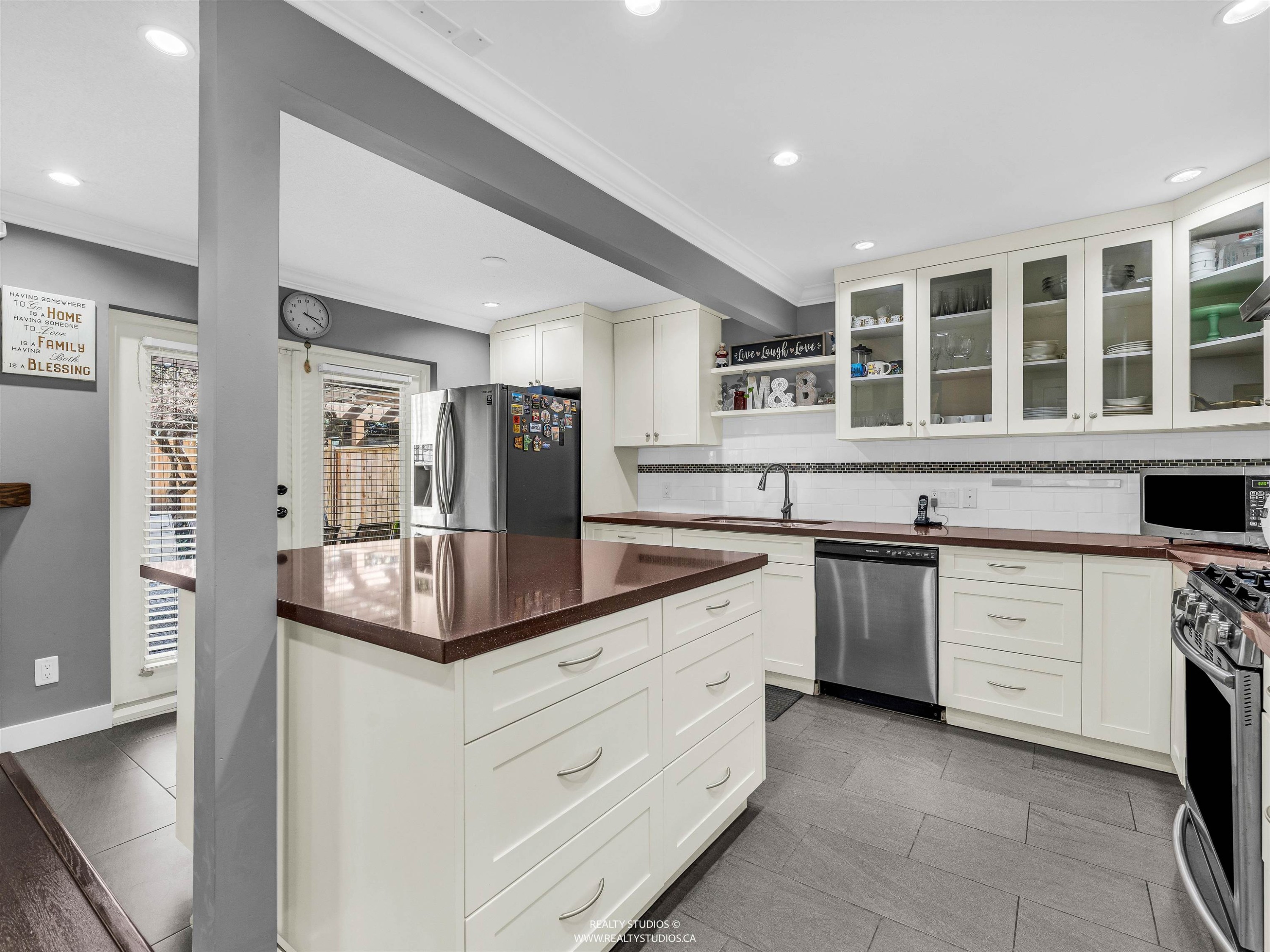 7170 Hecate Place, Vancouver, BC - Indoor Photo Showing Kitchen