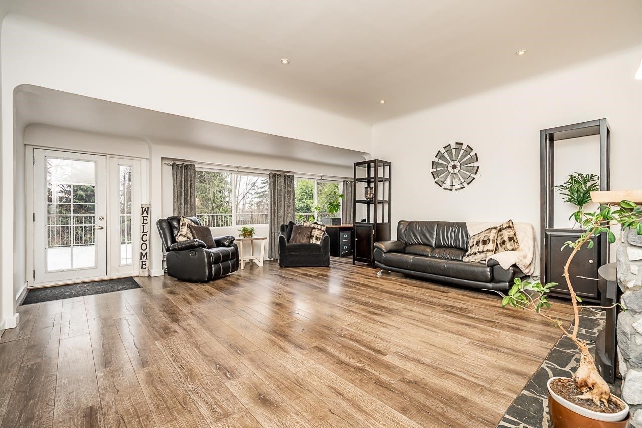 25745 Lougheed Highway, Maple Ridge, BC