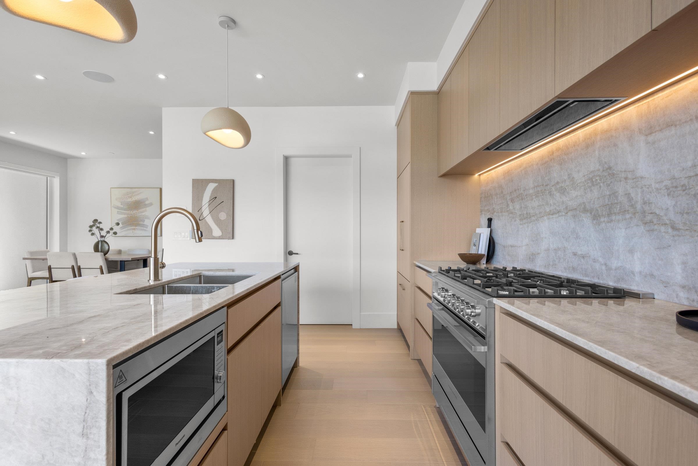 2-2425 Kitchener Street, Vancouver, BC