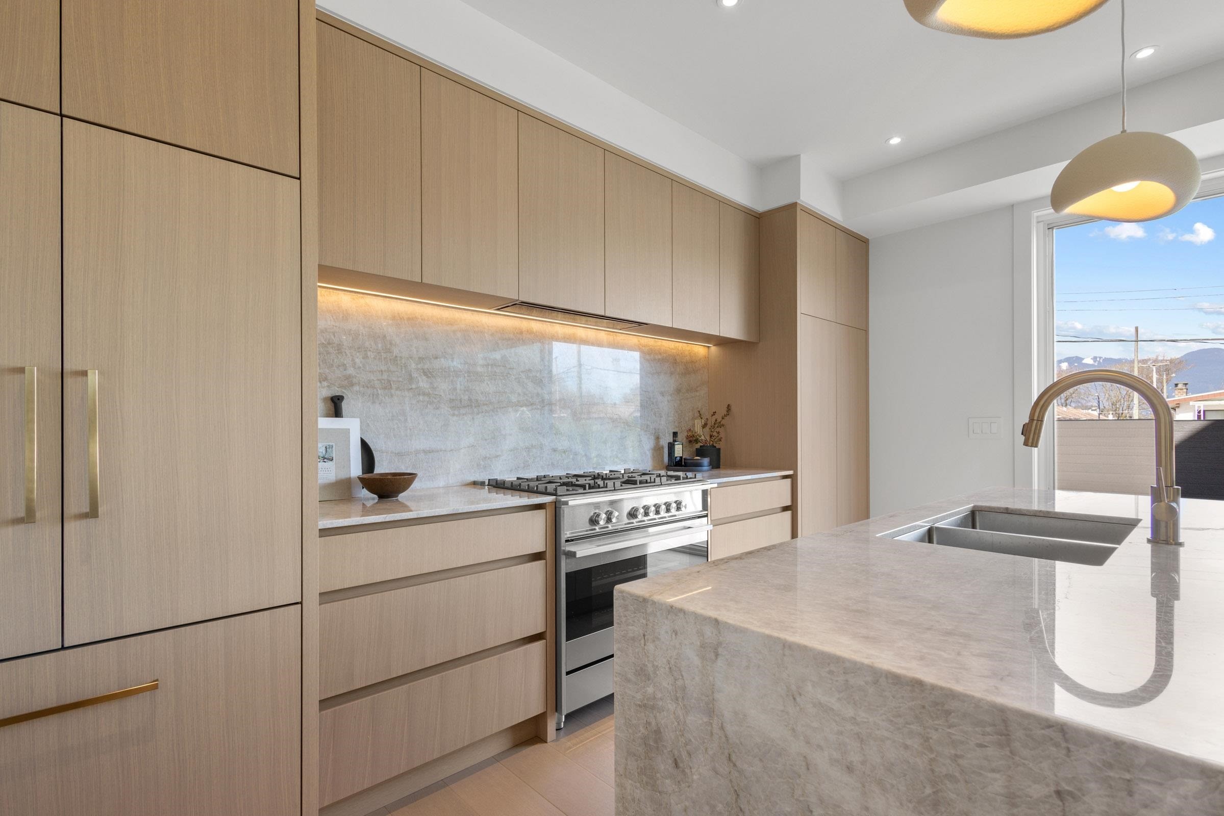 2-2425 Kitchener Street, Vancouver, BC